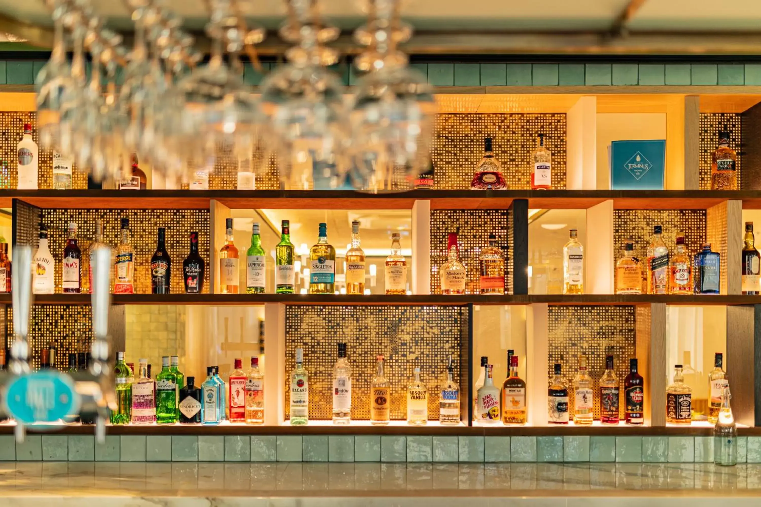 Lounge or bar in DoubleTree by Hilton London Victoria