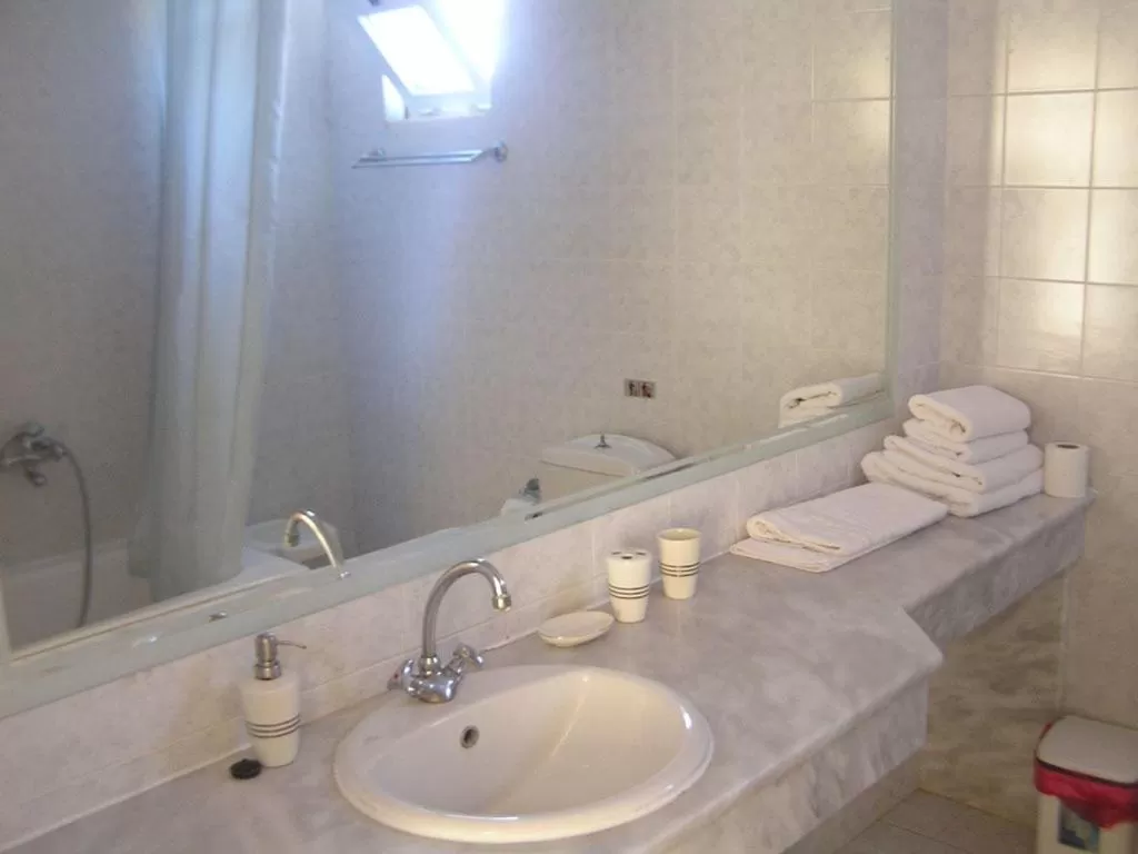 Bathroom in Polydoros Appartments