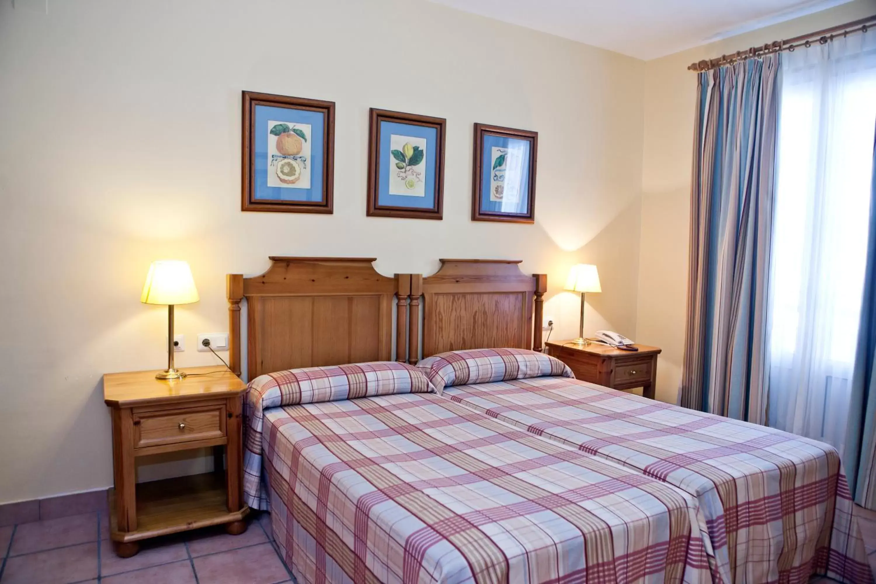 Bedroom, Bed in Hotel Apartamentos Trevenque