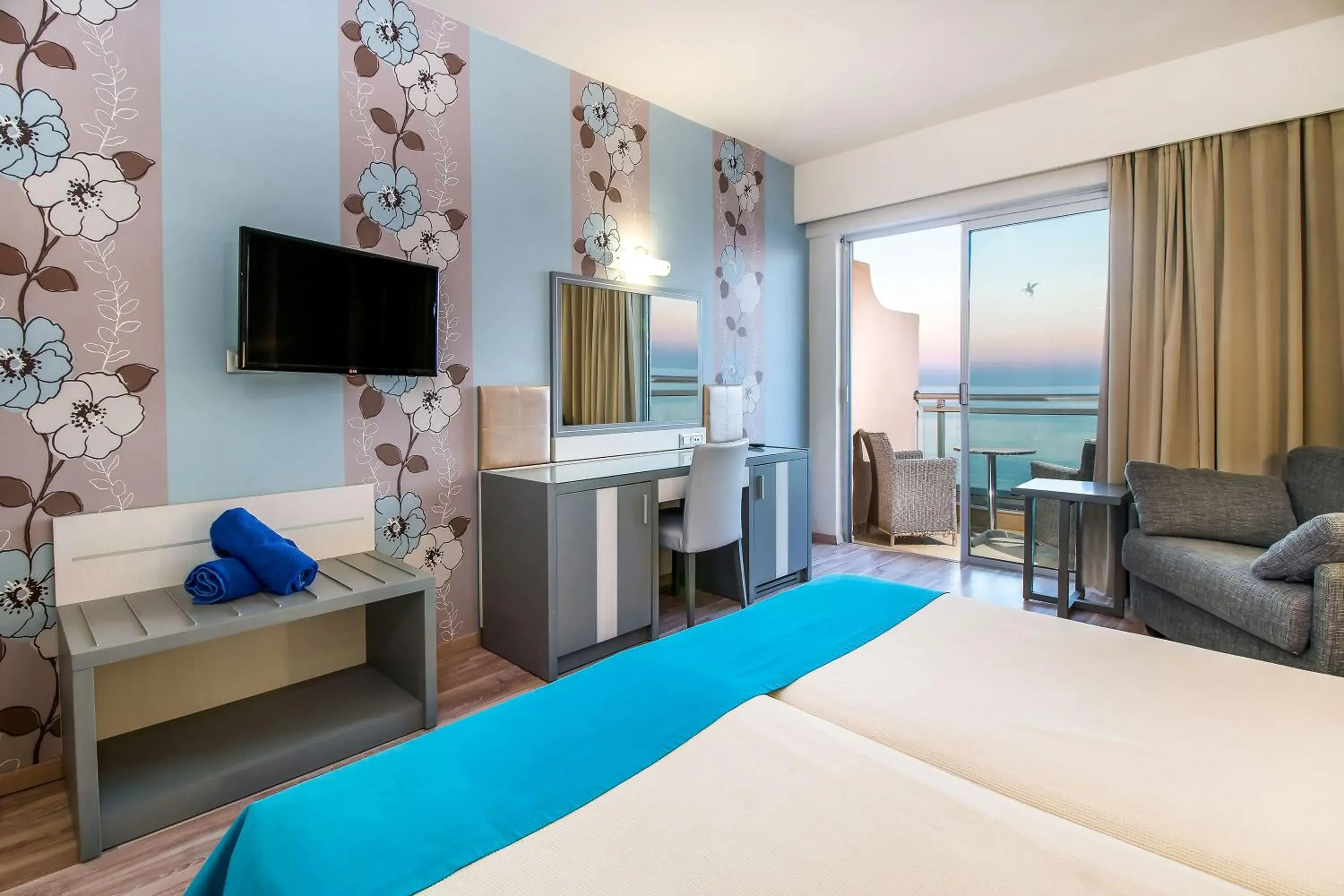 Bedroom, Bed in Pegasos Deluxe Beach Hotel