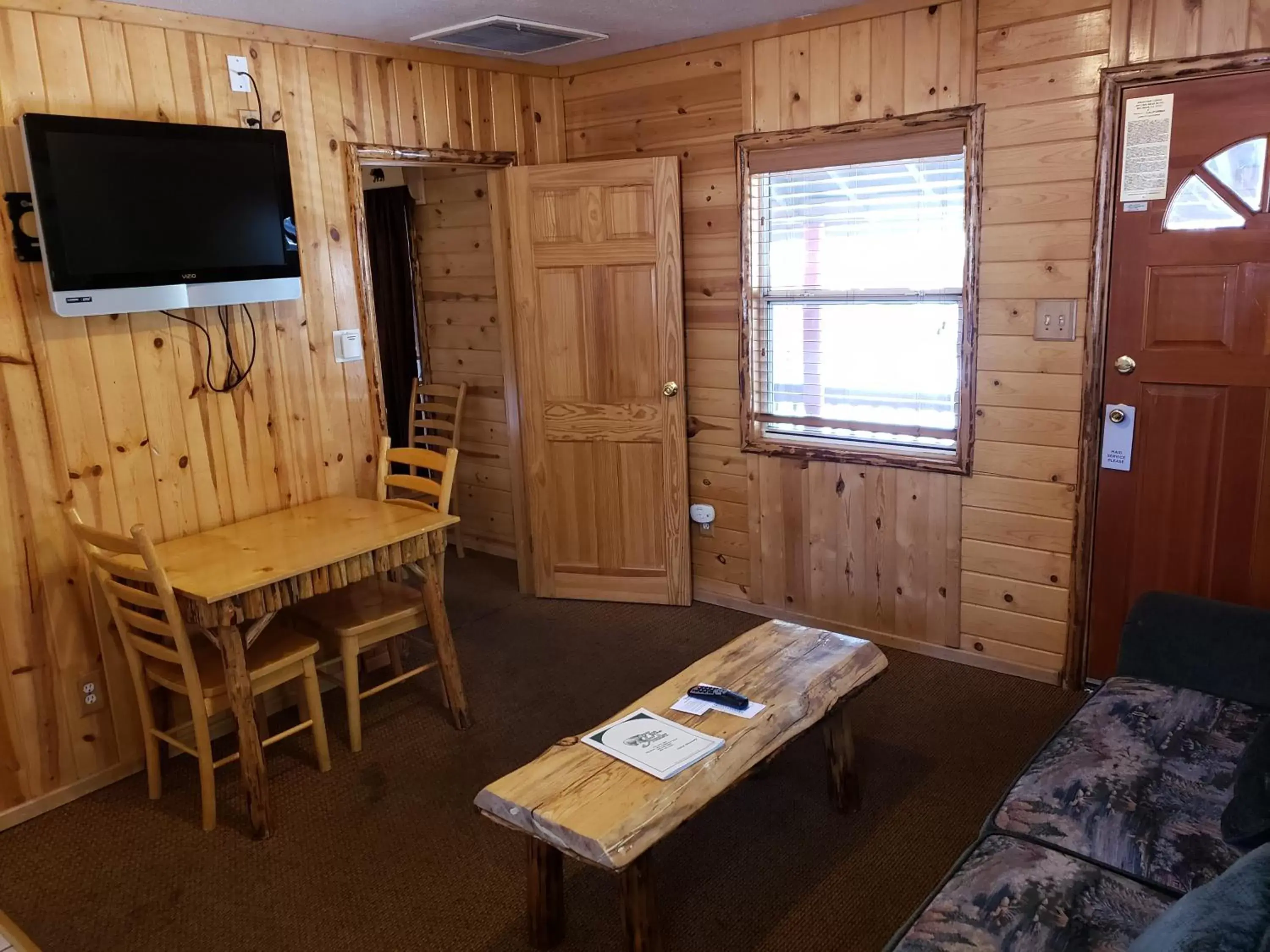 Living room, TV/Entertainment Center in Big Bear Frontier