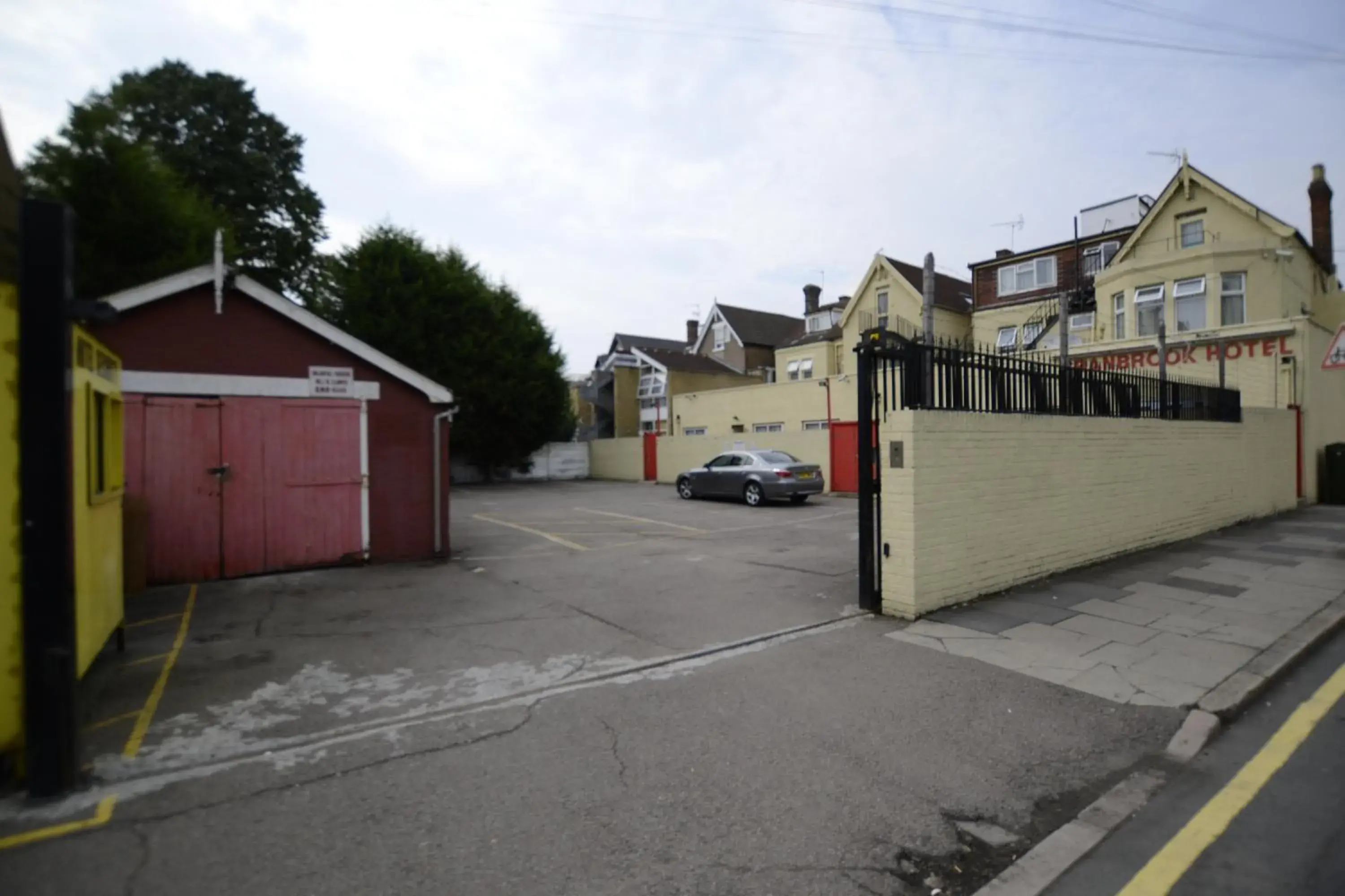 Facade/entrance in Cranbrook Hotel Facade/entrance in Cranbrook Hotel