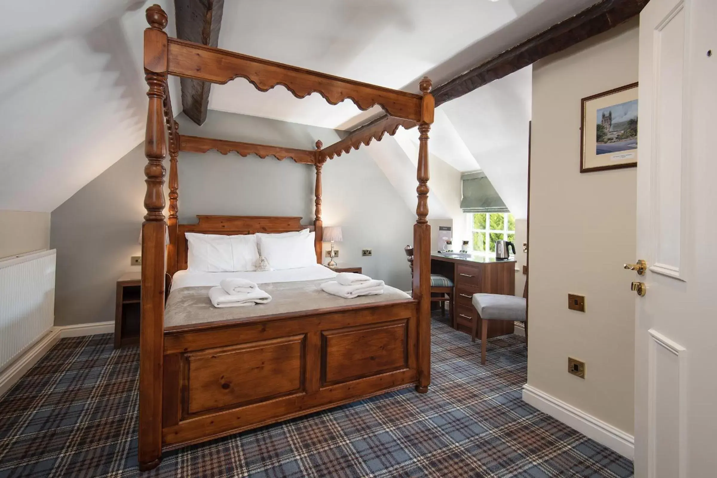 Bed in The King's Head Inn - The Inn Collection Group