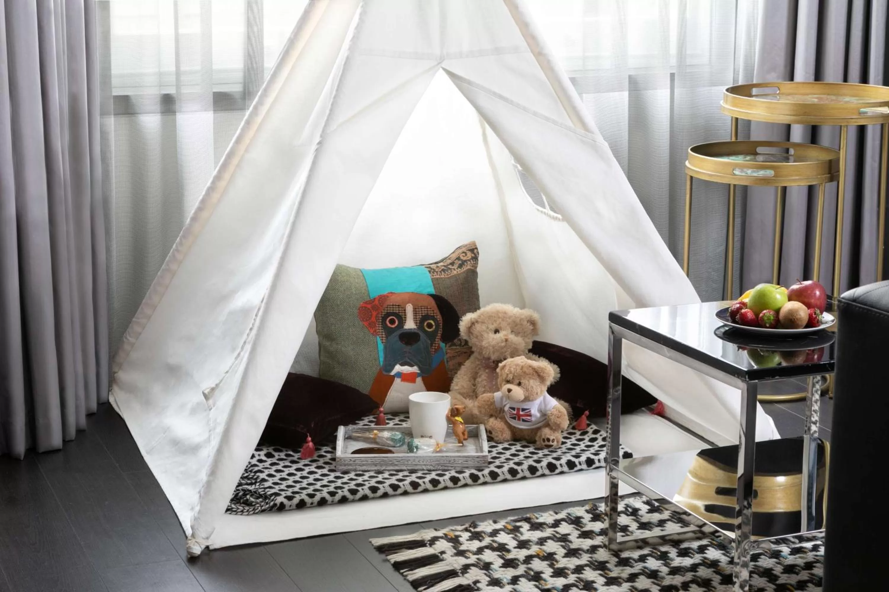 Photo of the whole room in Holmes Hotel London