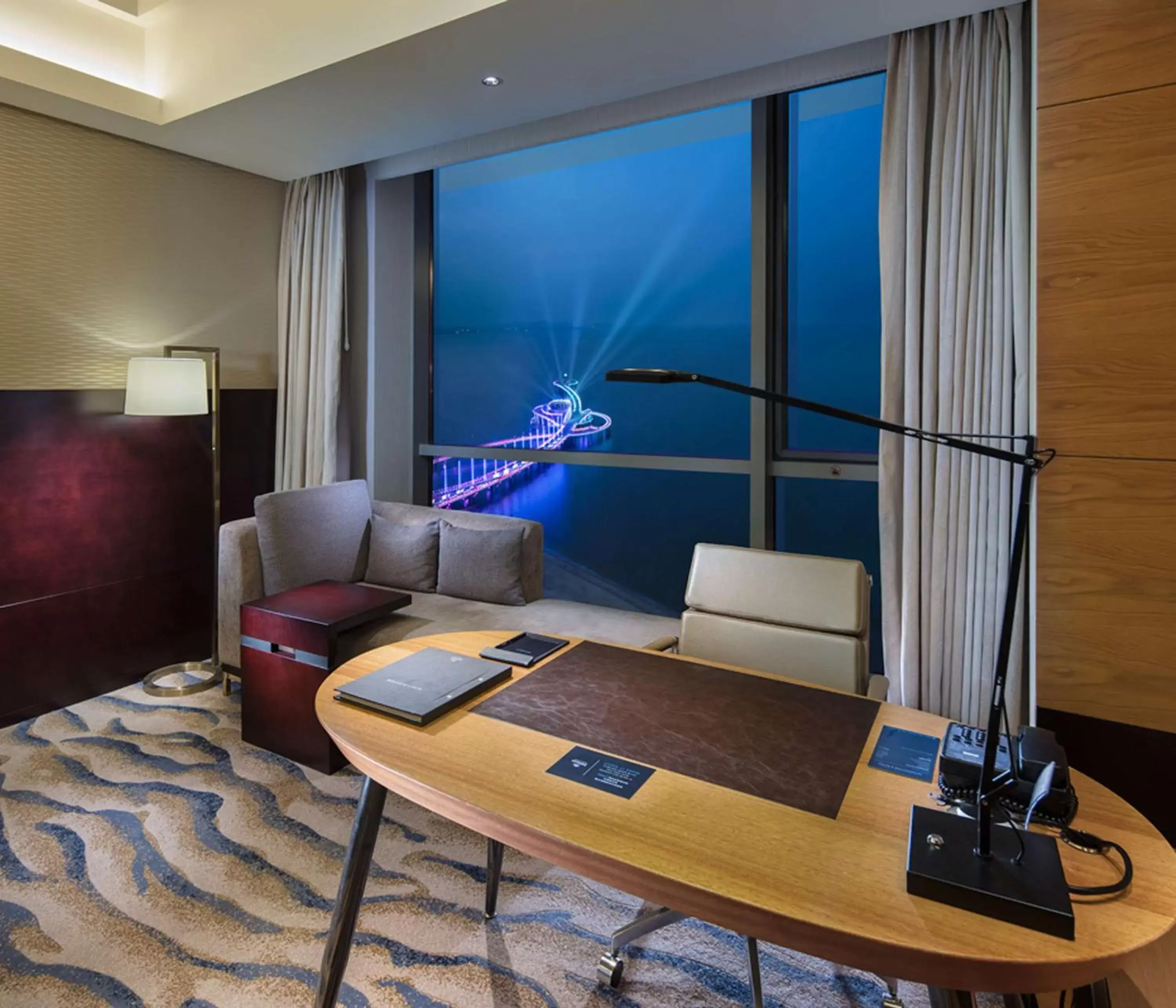 Bedroom, Seating Area in Hilton Yantai Golden Coast