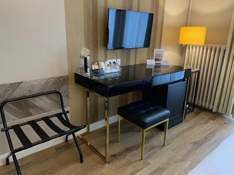 Seating area in Grand Hôtel Du Tonneau D'Or