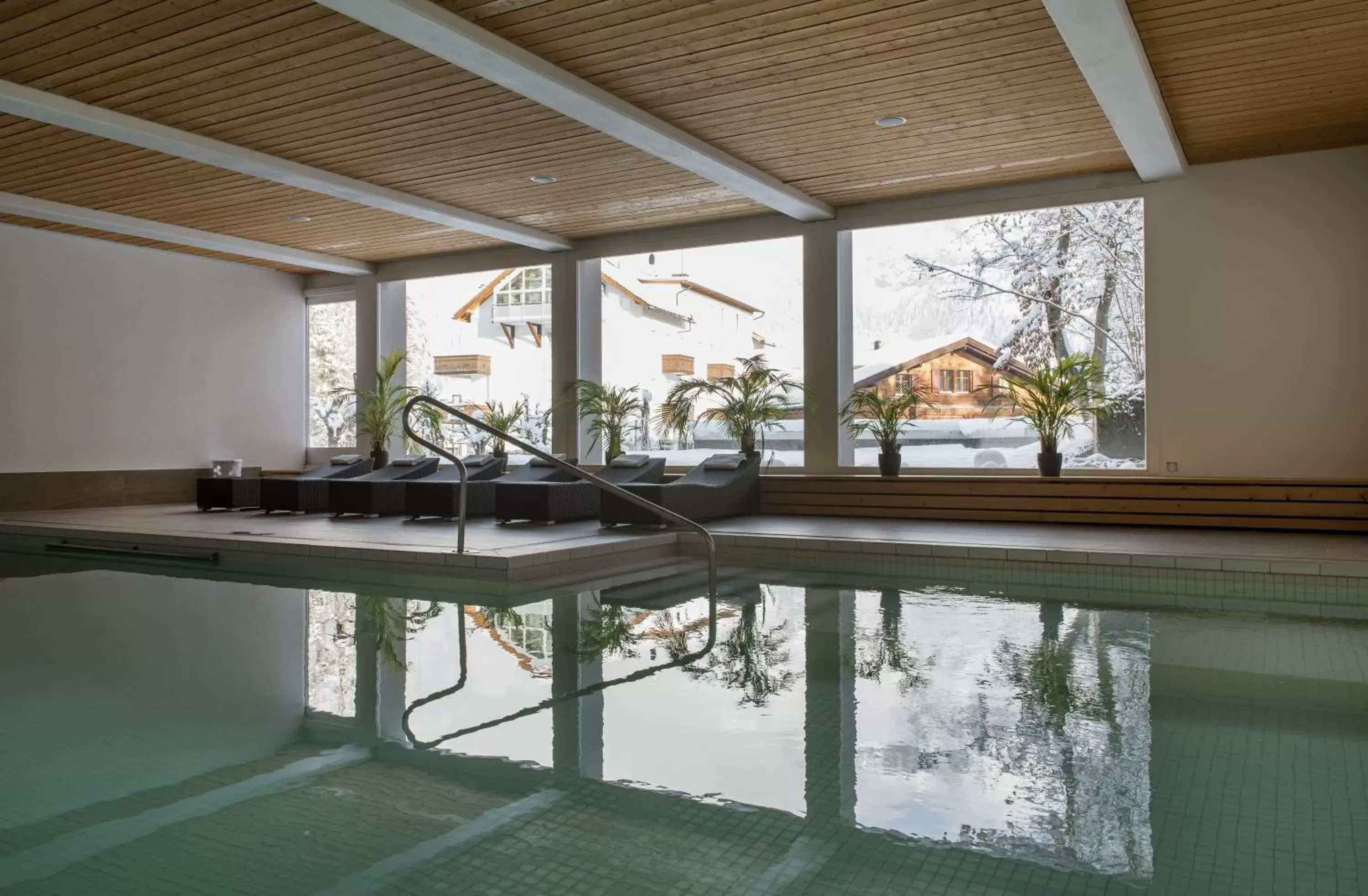 Swimming Pool in Hotel des Alpes