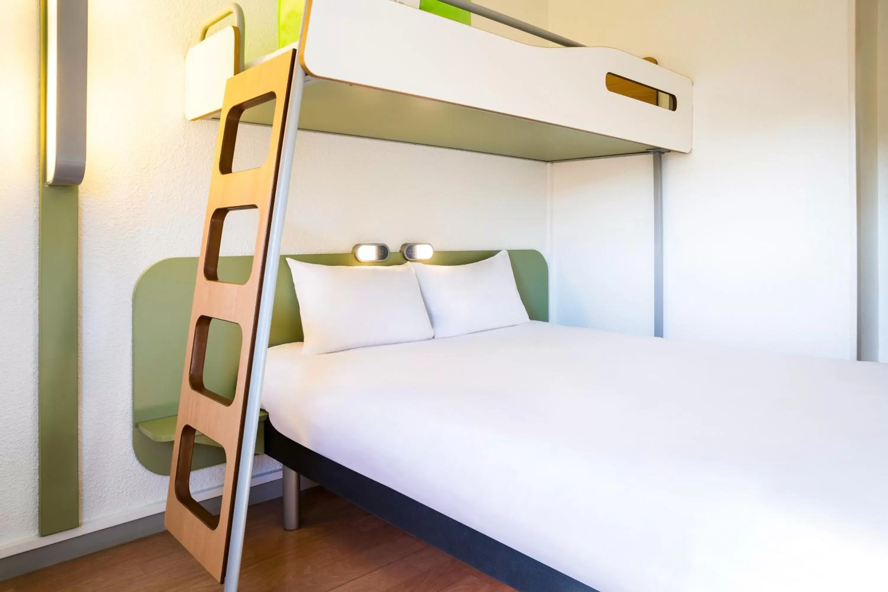 Bedroom, Bunk Bed in ibis budget Toulouse Centre Gare