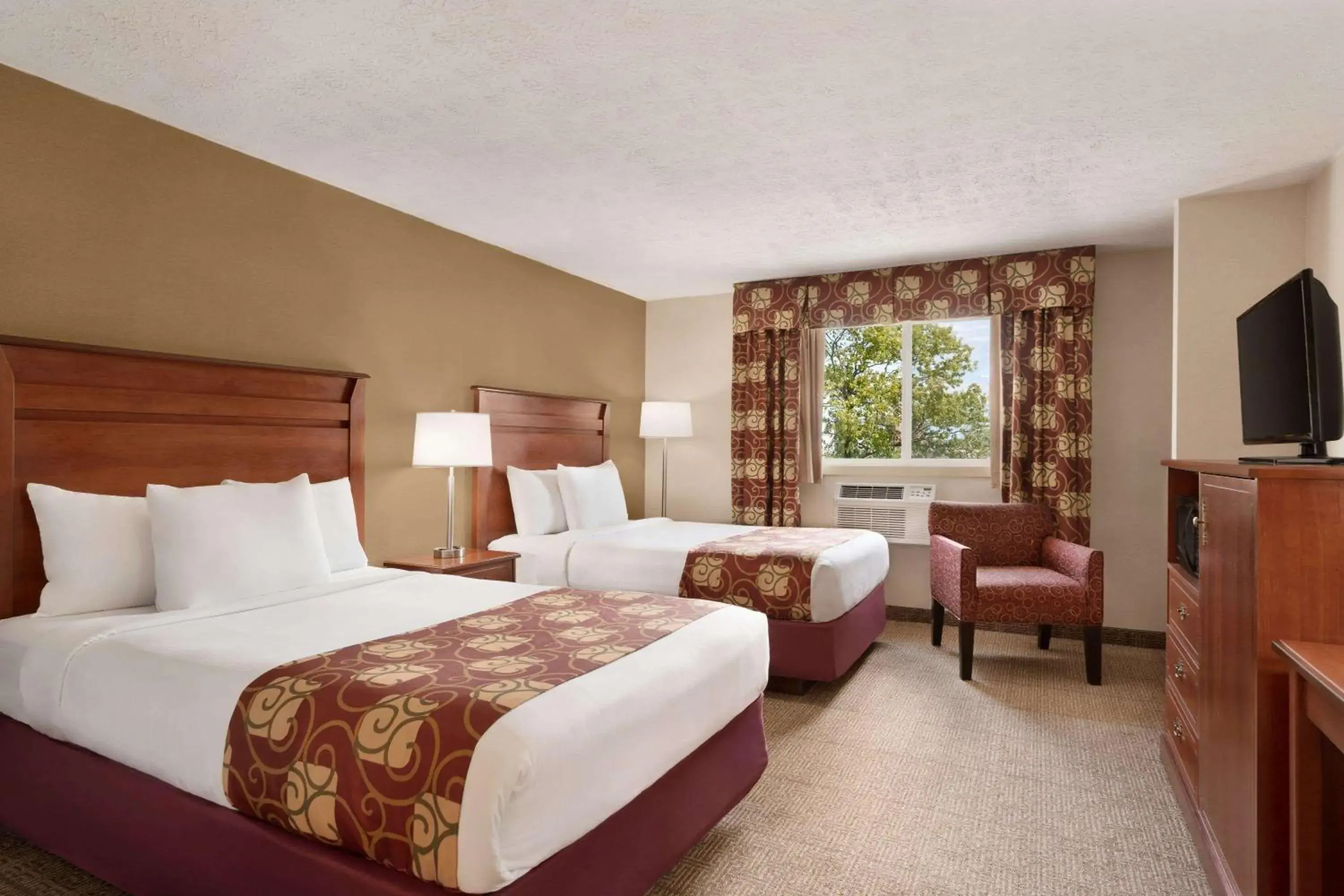 Photo of the whole room, Bed in Days Inn by Wyndham Airport/Maine Mall