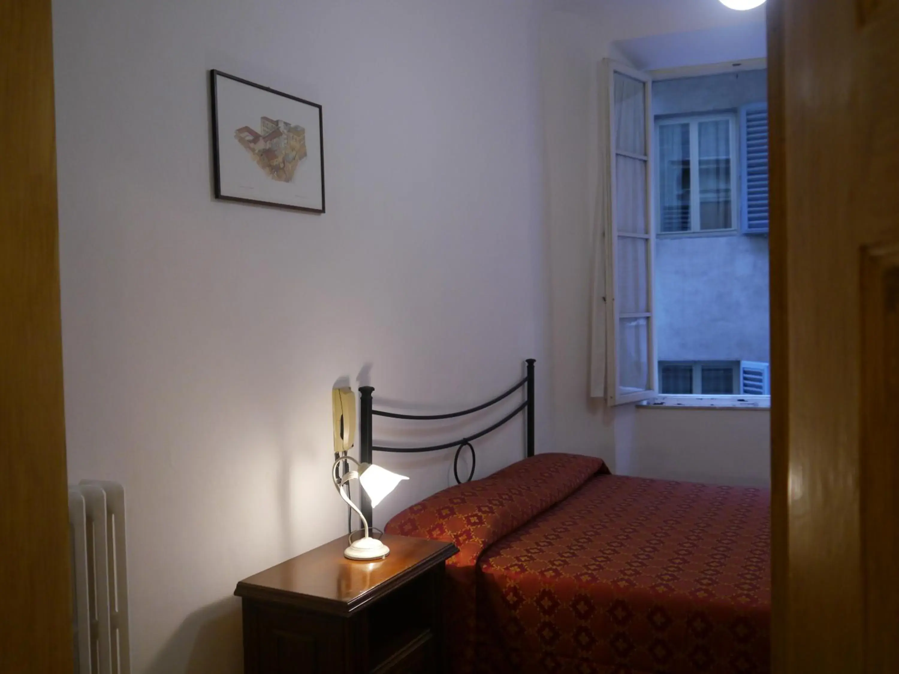 Double Room with Shared Bathroom in Albergo Tre Donzelle