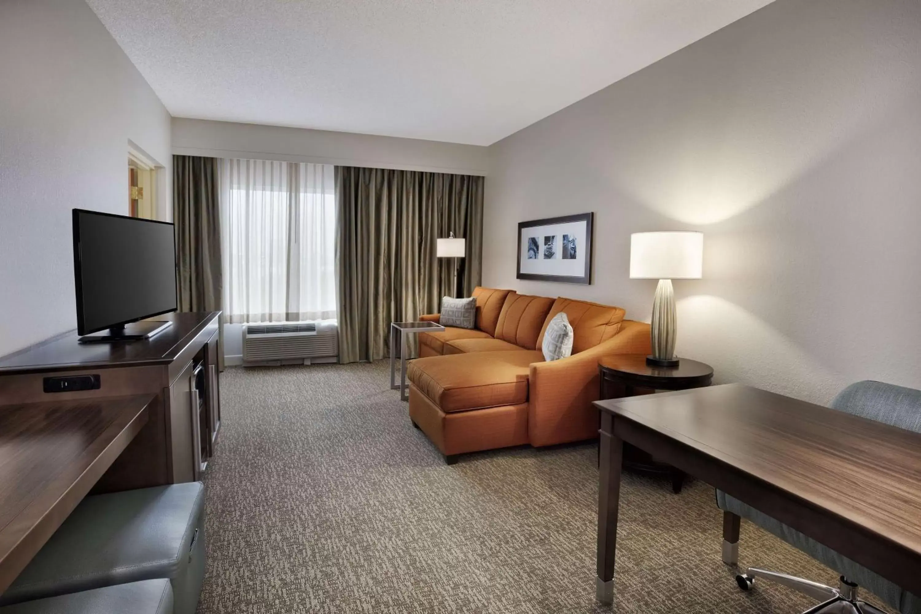 Bed, Seating Area in Hampton Inn West Palm Beach Central Airport