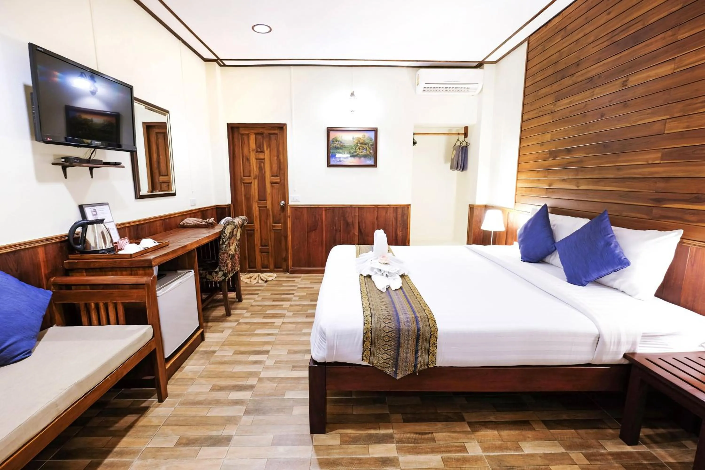 Photo of the whole room, Bed in Vieng Tawan Sukhothai Hotel