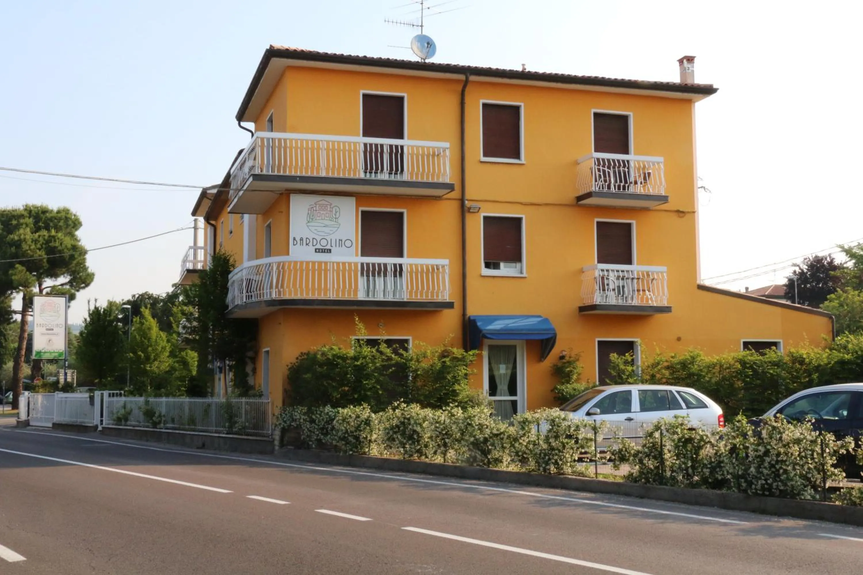 Facade/entrance in Hotel Bardolino
