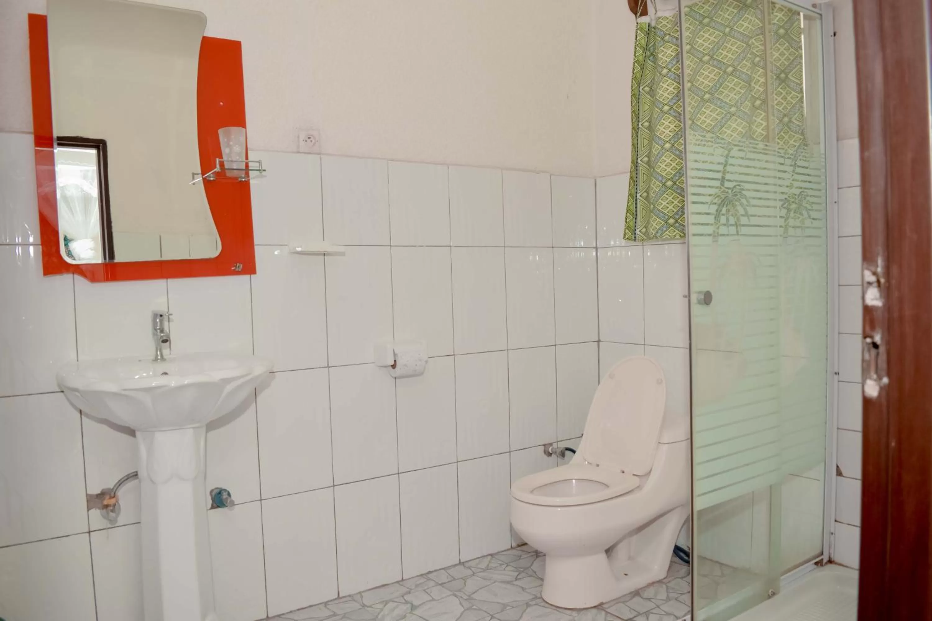 Toilet in INZOZI AFRICA HOUSE B&B- Kacyiru