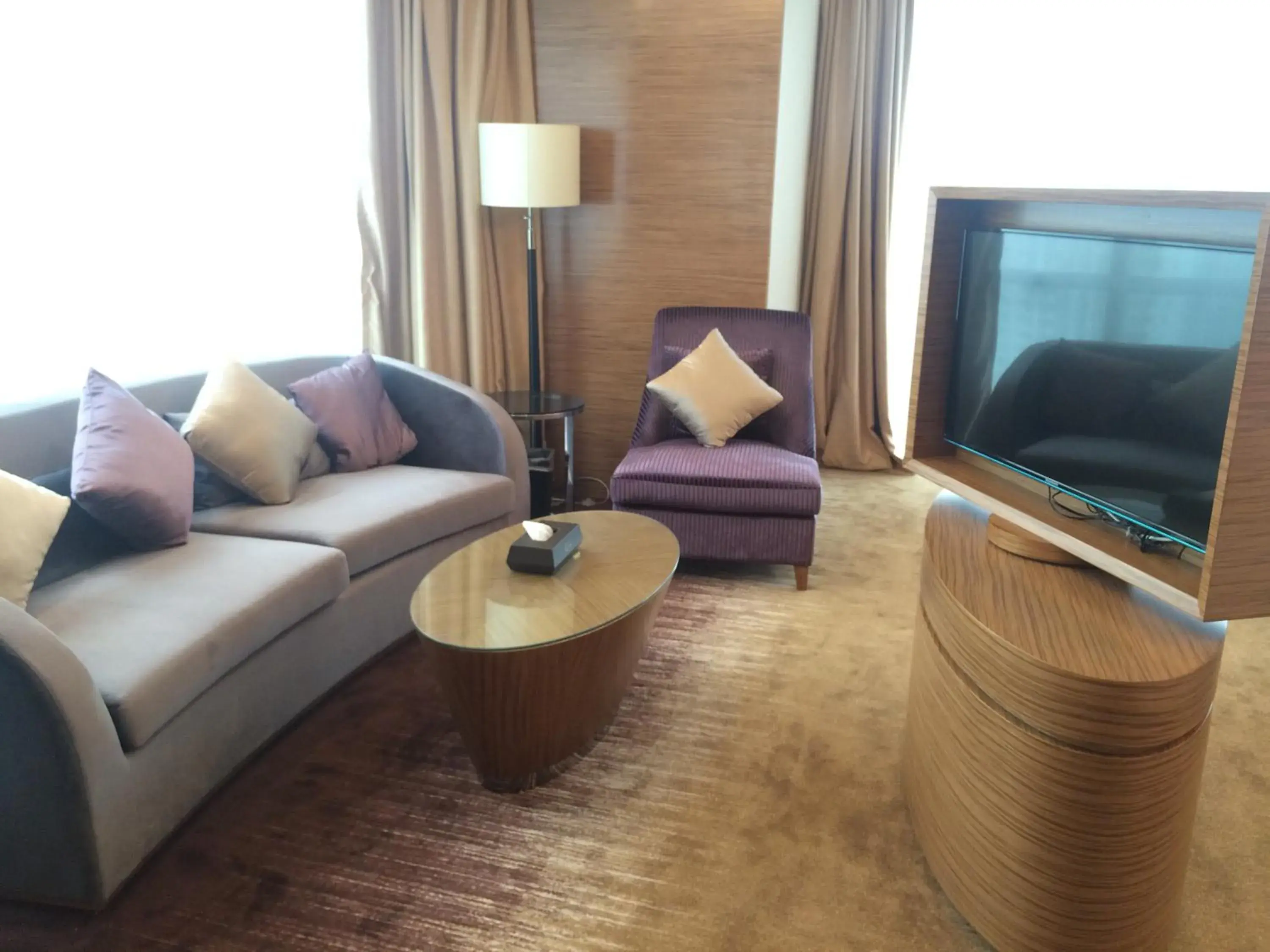 Bedroom, Seating Area in Shenzhen Baoan PLUS Gems Cube Hotel                                                             