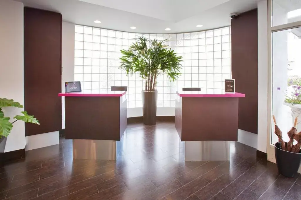 Lobby or reception in Menlo Park Inn Lobby or reception in Menlo Park Inn