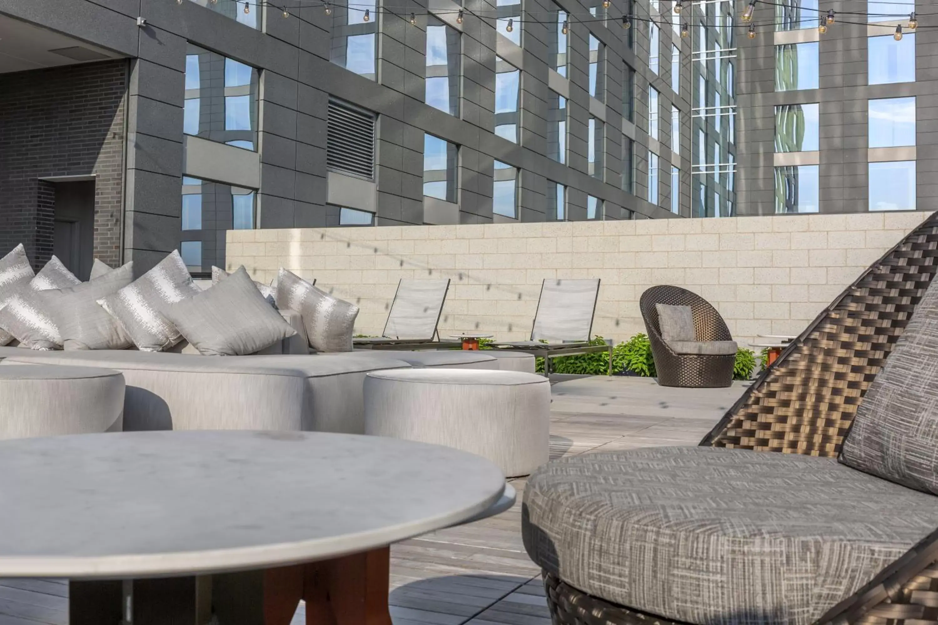 Swimming pool, Seating Area in Omni Louisville Hotel