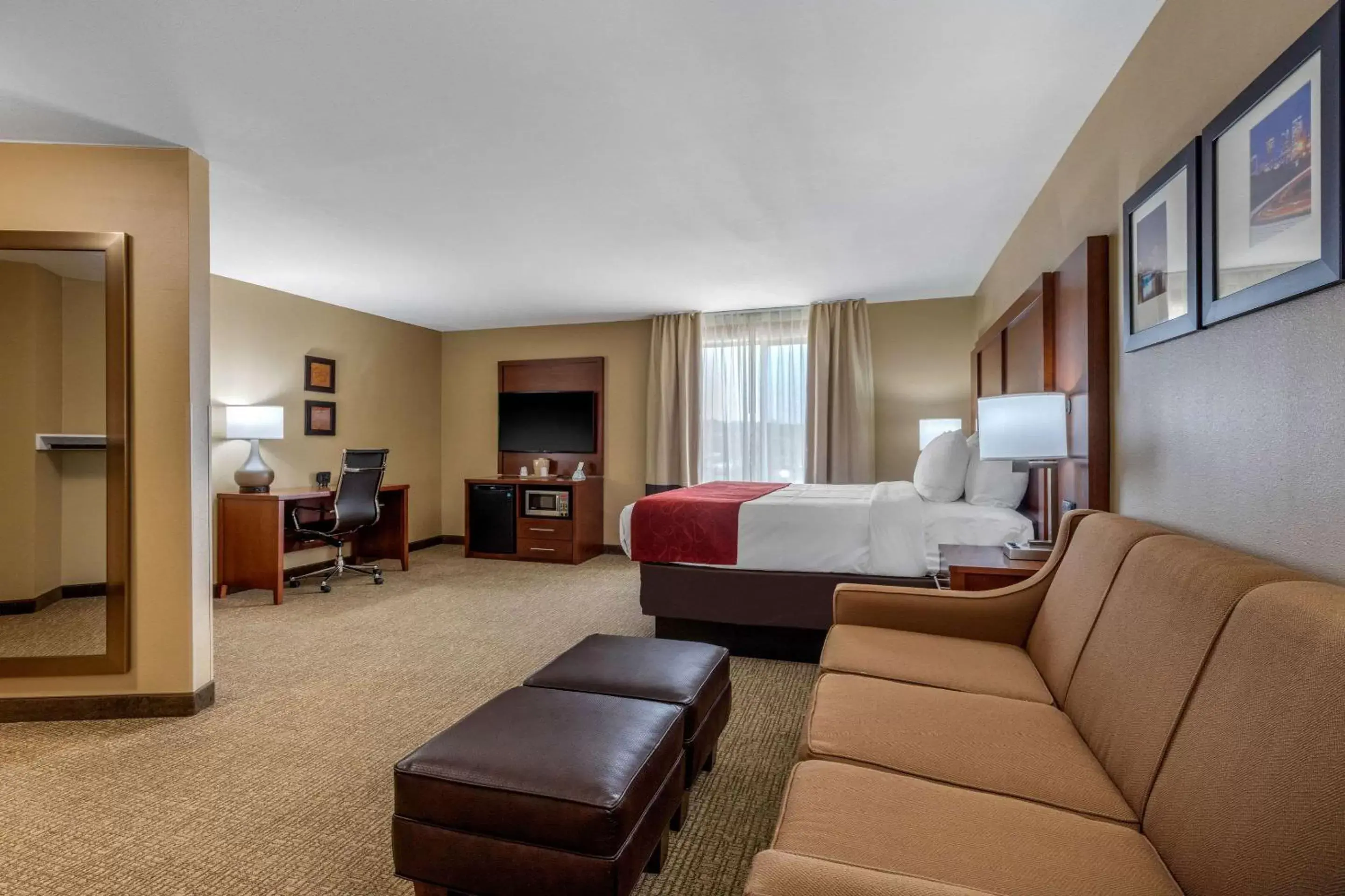 Photo of the whole room, Seating Area in Comfort Suites Pelham Hoover I-65