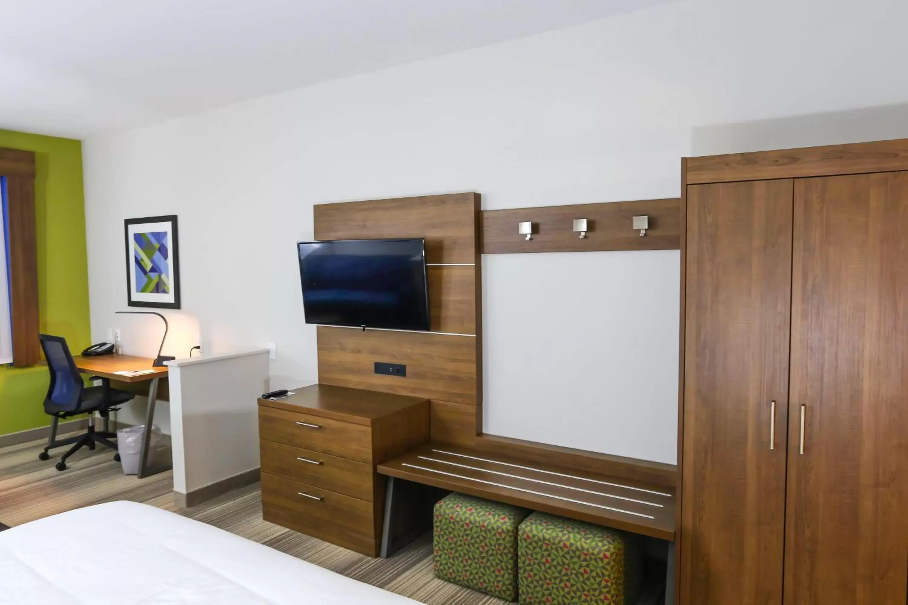 Photo of the whole room, TV/Entertainment Center in Holiday Inn Express & Suites - Houston IAH - Beltway 8, an IHG Hotel