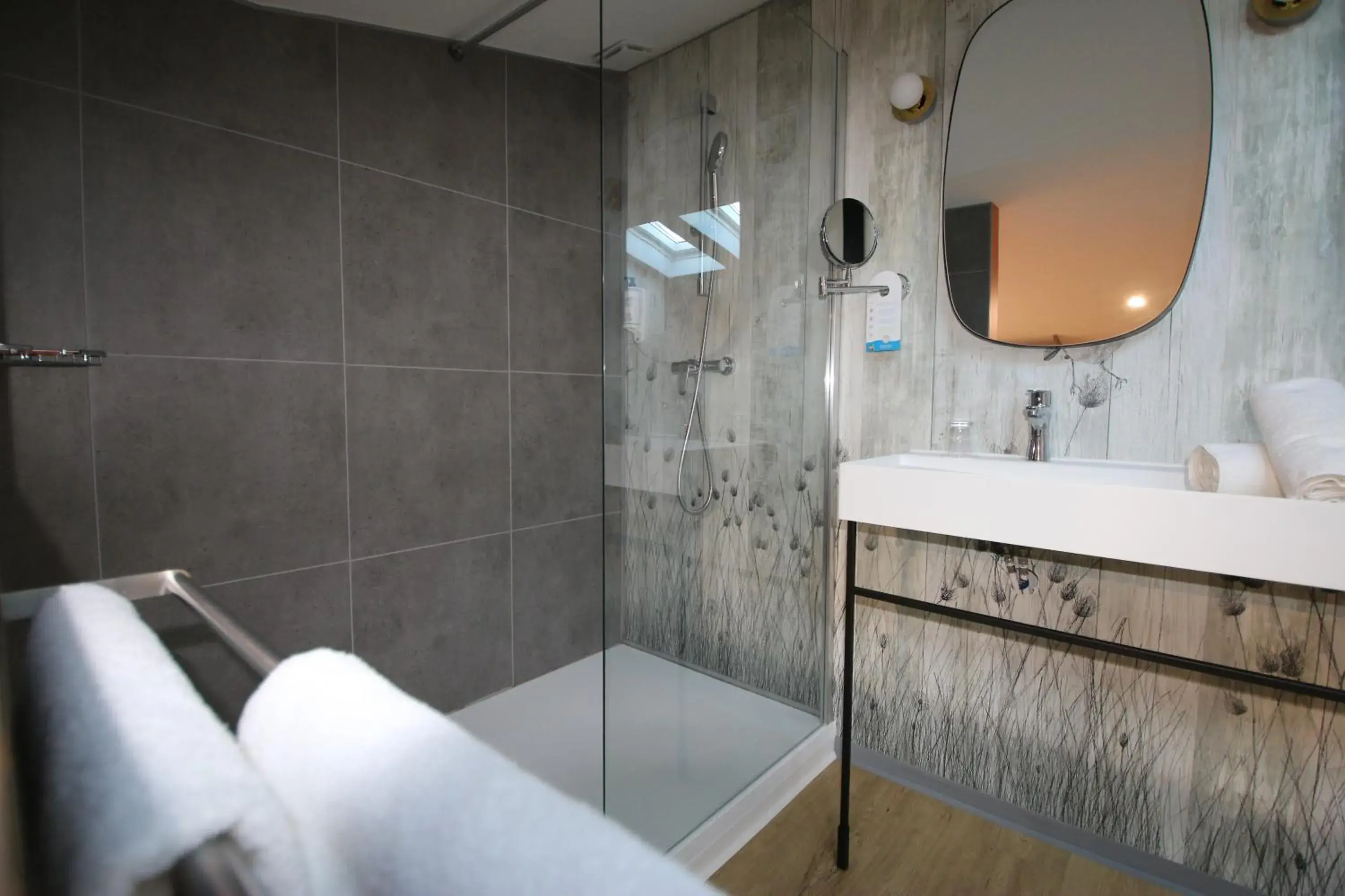 Shower, Bathroom in Best Western Sevan Parc Hotel