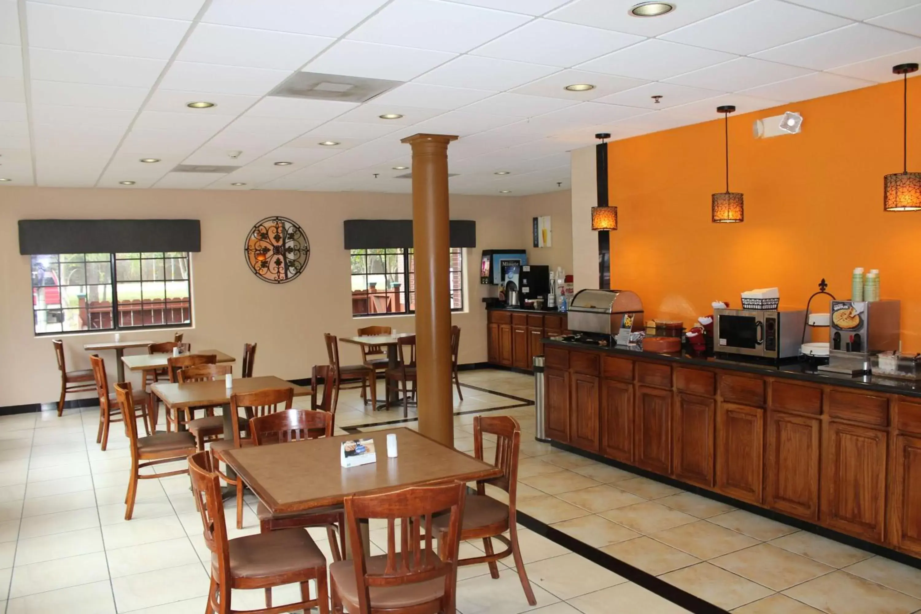 Restaurant/Places to Eat in Best Western Plus The Woodlands