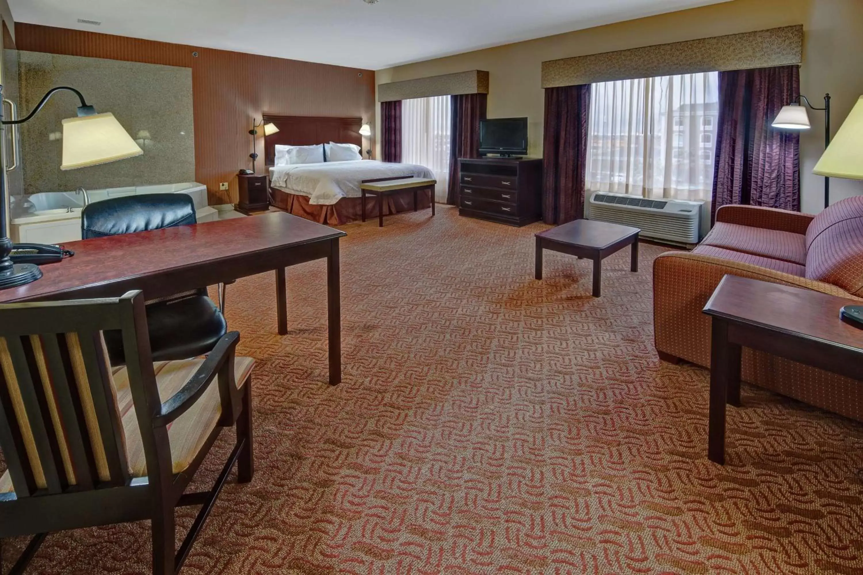 Bedroom, Seating Area in Hampton Inn & Suites Corsicana