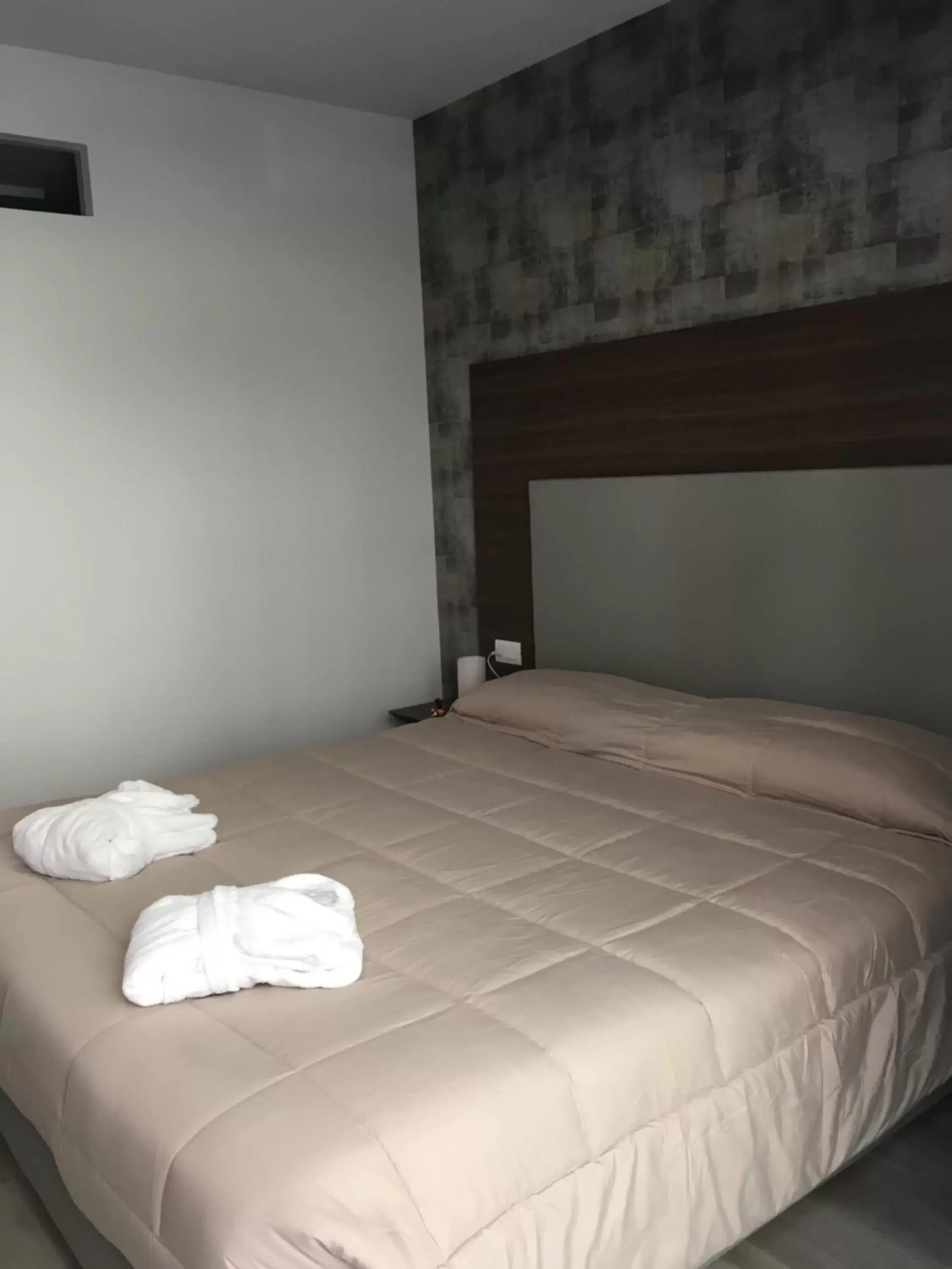 Bed in 8room Hotel