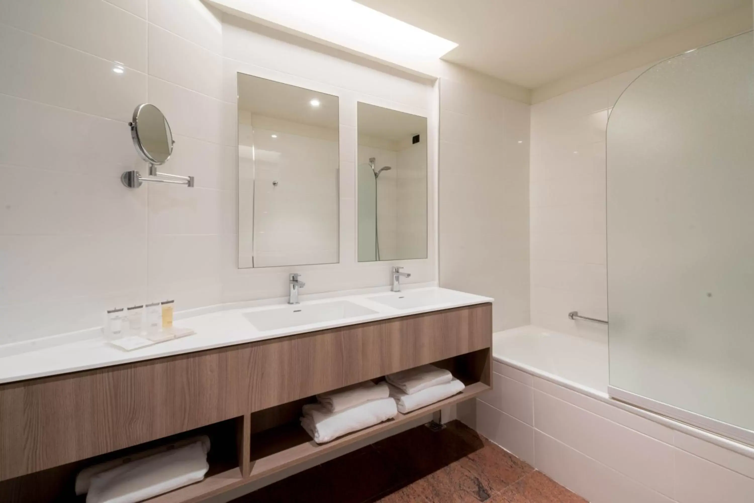 Photo of the whole room, Bathroom in Crowne Plaza Milan Linate, an IHG Hotel