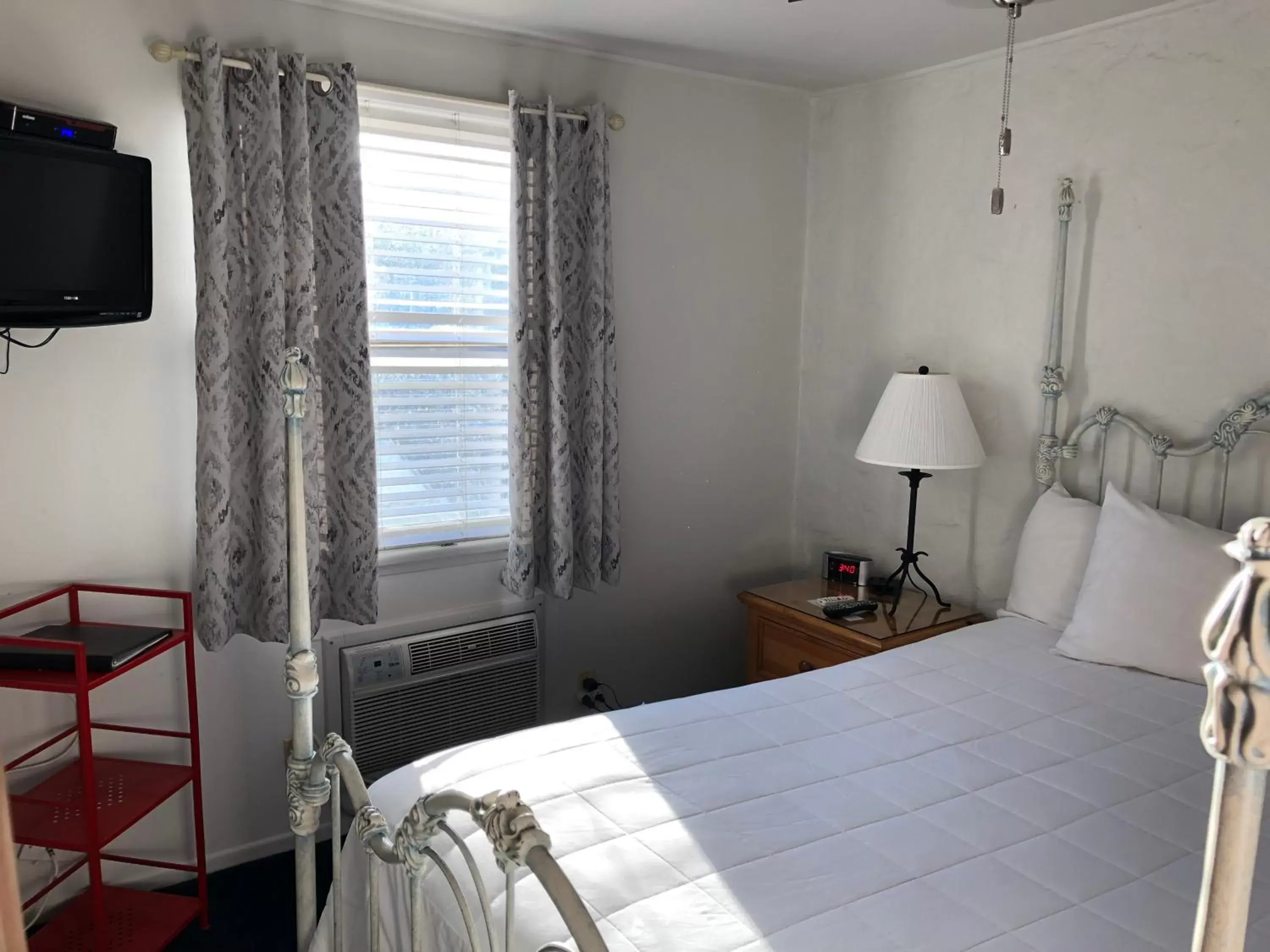 Bedroom, Bed in Catalina Island Seacrest Inn