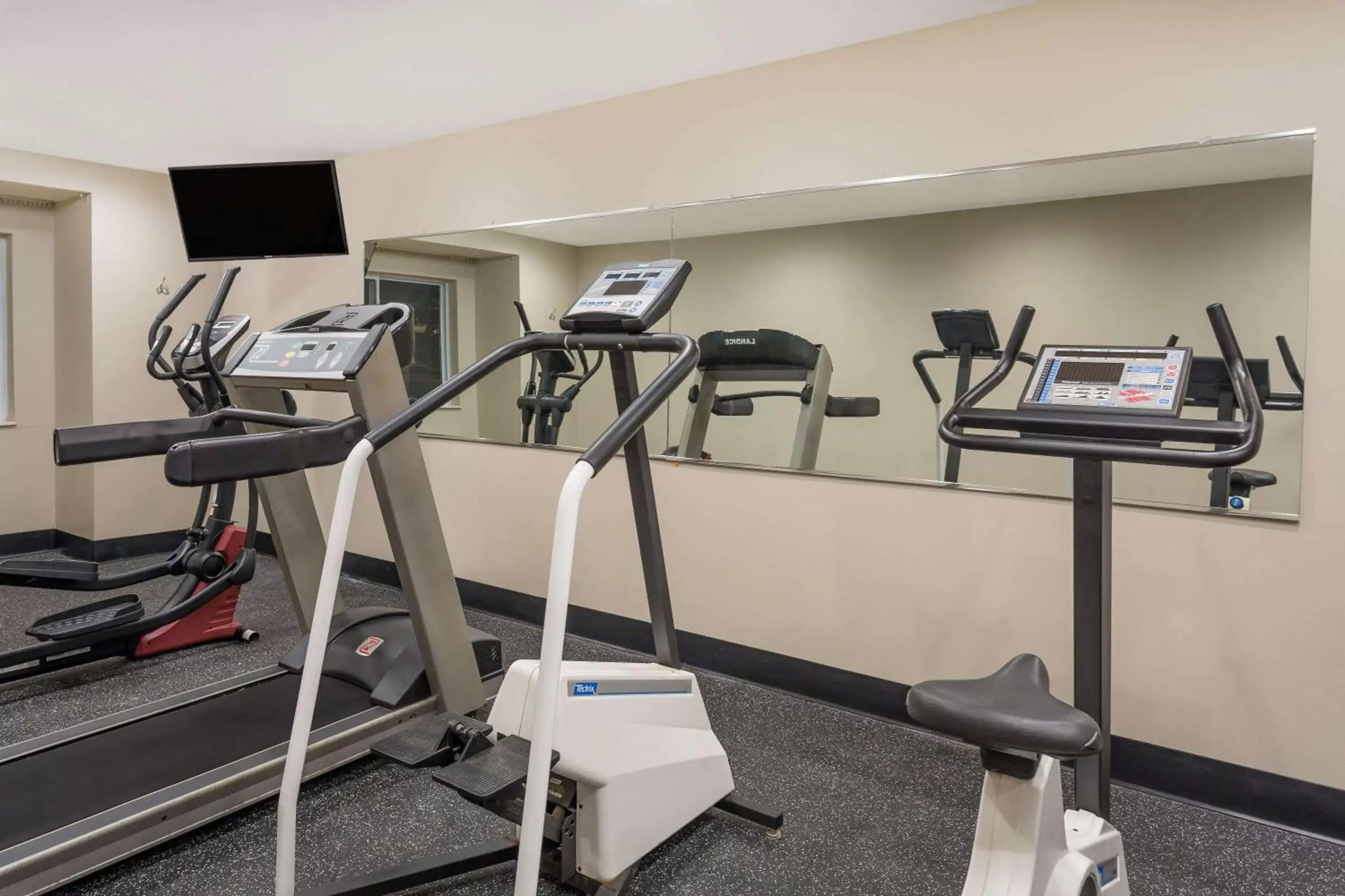 Fitness centre/facilities, Fitness Center/Facilities in Microtel Inn & Suites by Wyndham