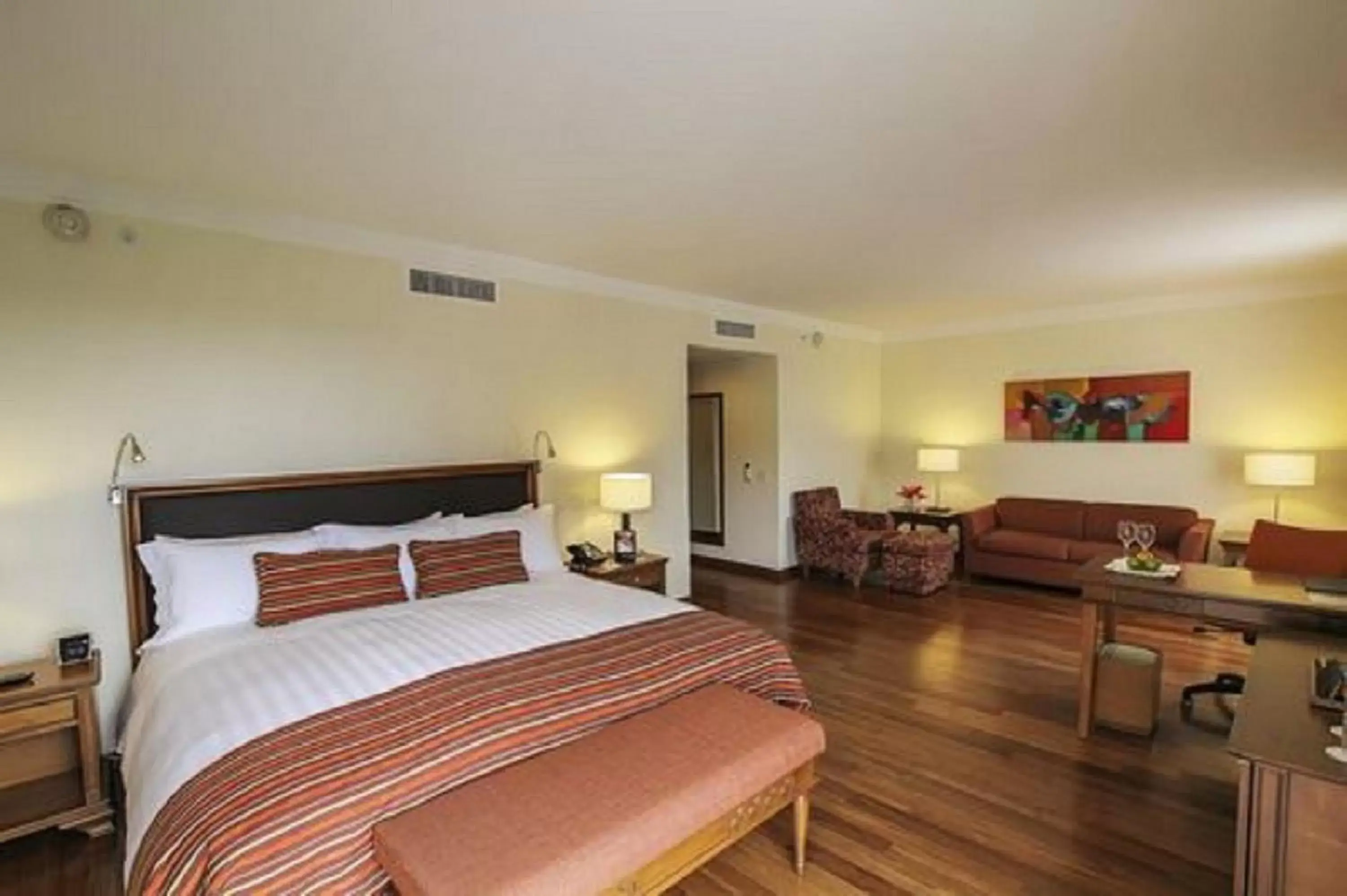 Bed in Hotel Intercontinental Cali, an IHG Hotel