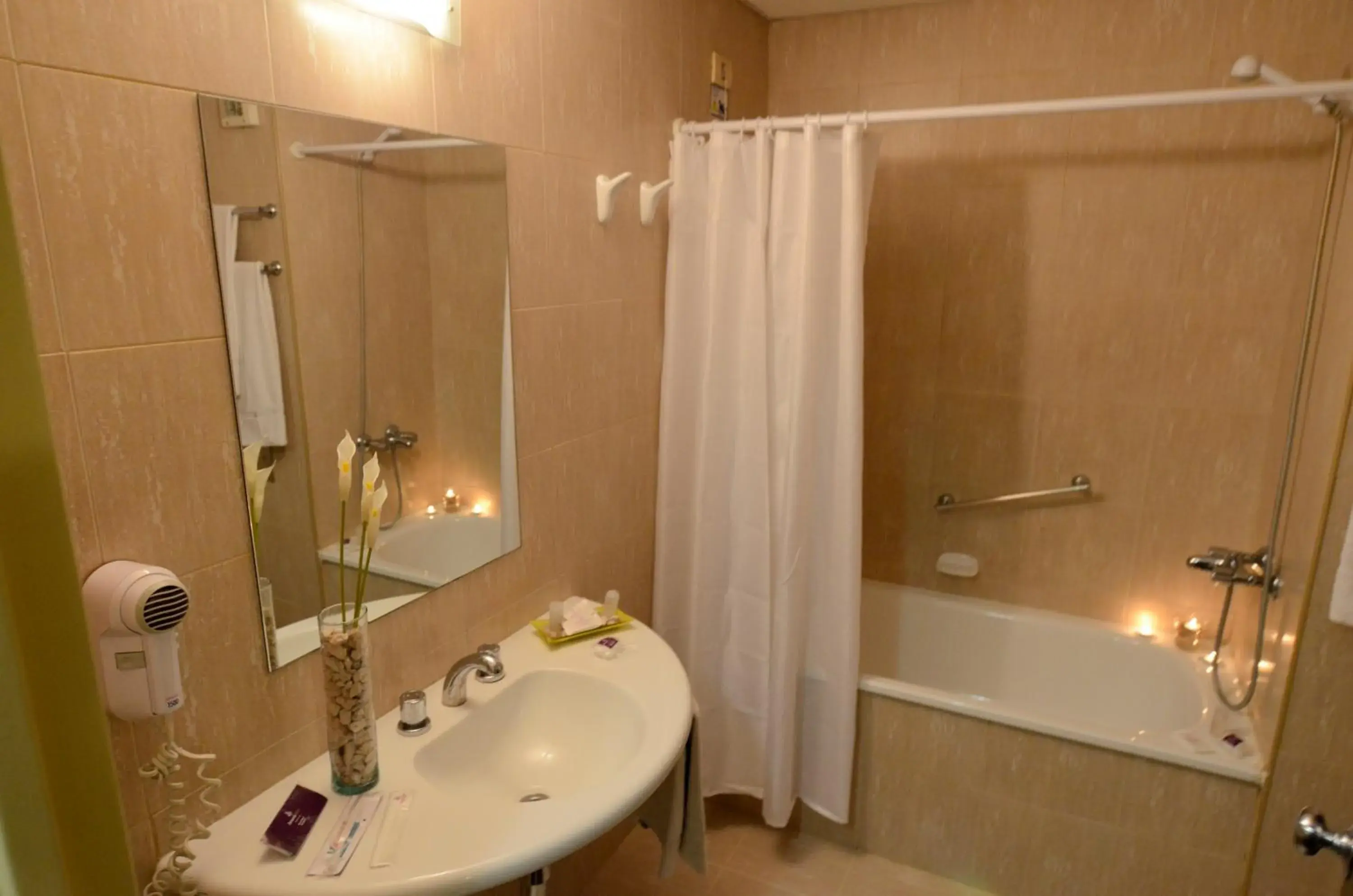 Bathroom in Hathor Hotels Mendoza Bathroom in Hathor Hotels Mendoza