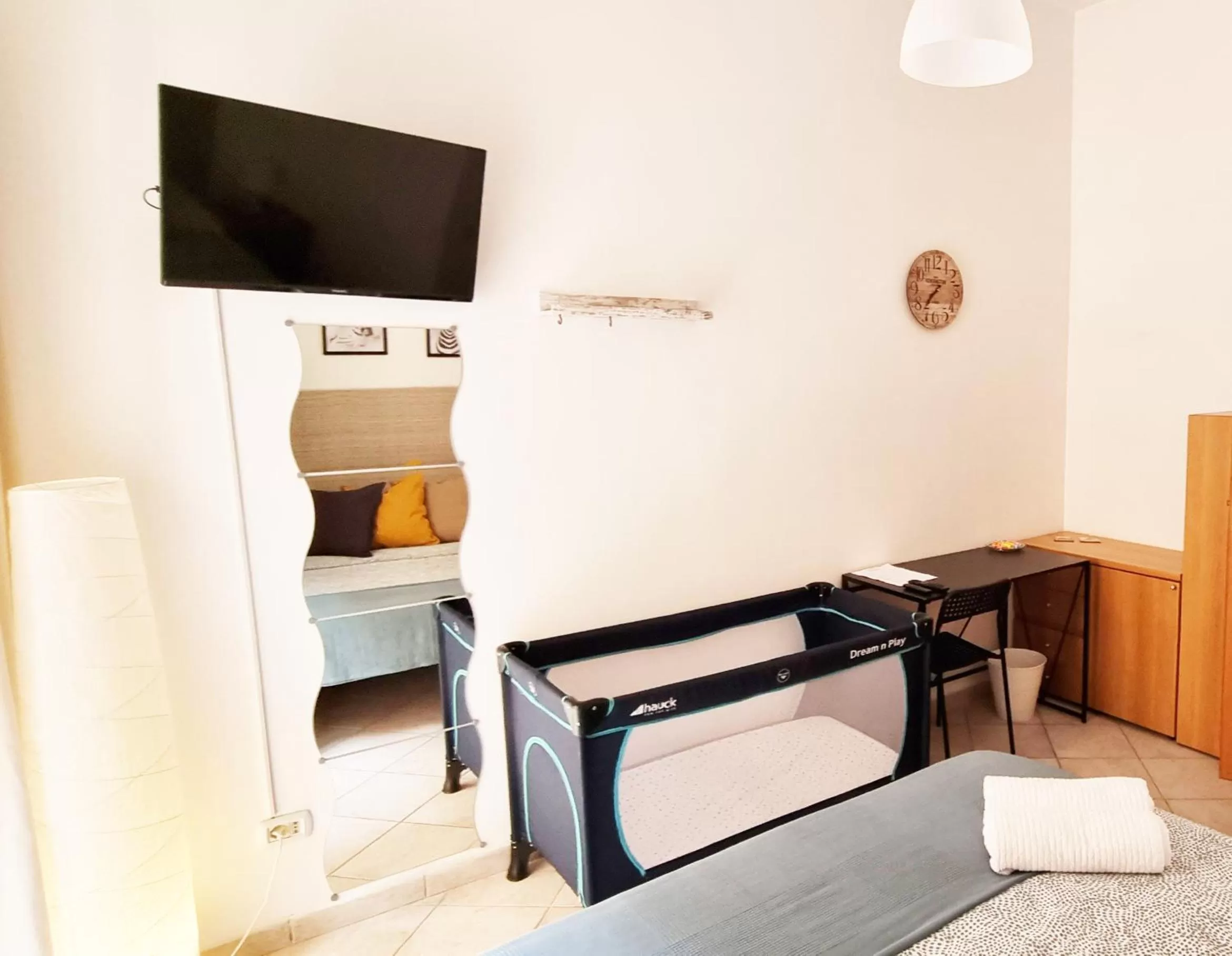 Bedroom, TV/Entertainment Center in The Queen