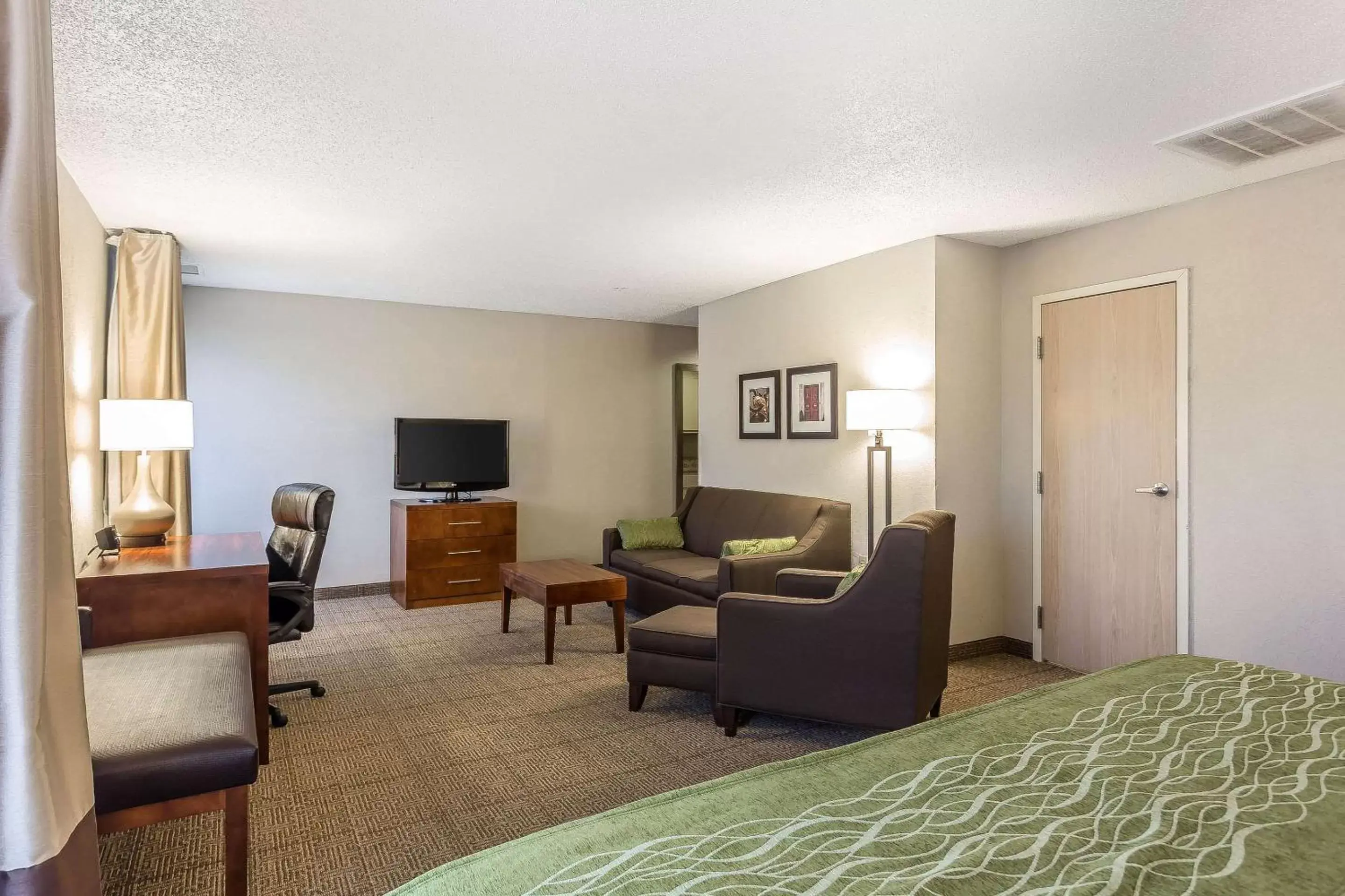 Bedroom, Seating Area in Quality Inn Summerville-Charleston