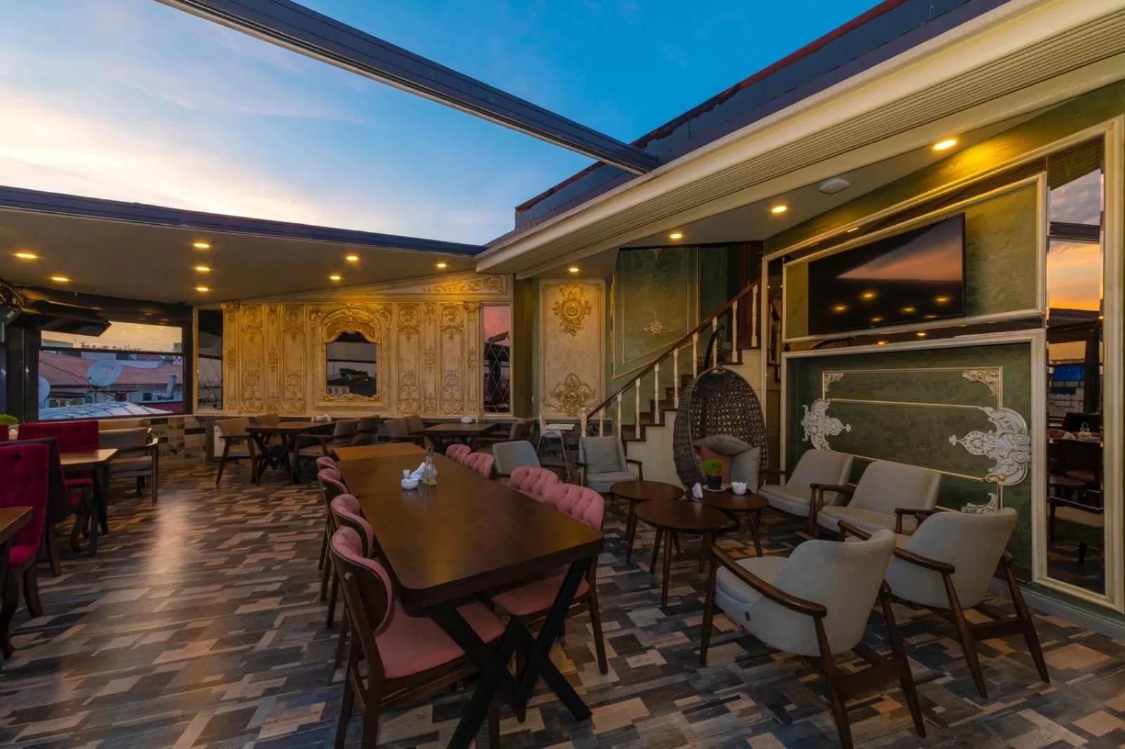 Restaurant/places to eat in Golden Sand Hotel