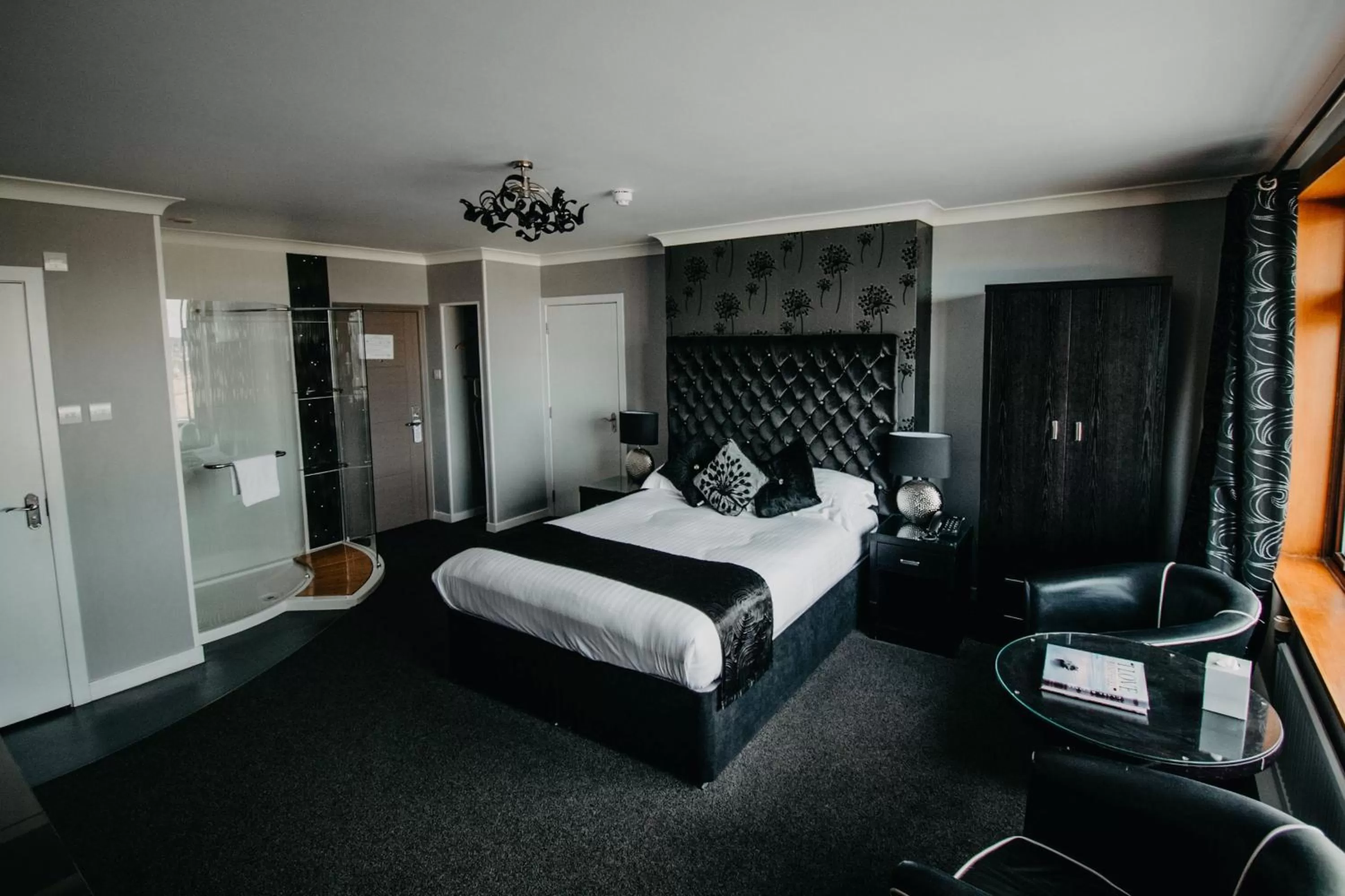 Photo of the whole room, Bed in Banff Springs Hotel