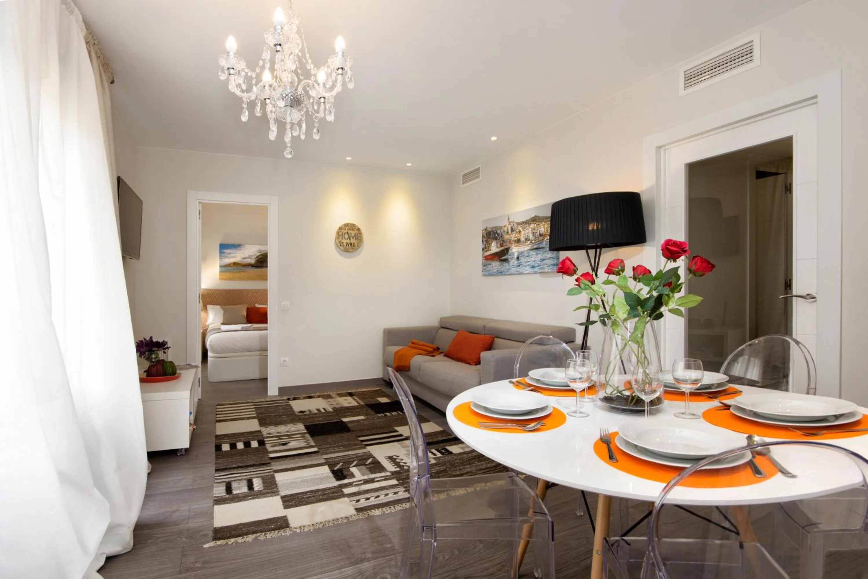 Living room in Eixample Building Apartments by Mercedes Heritage