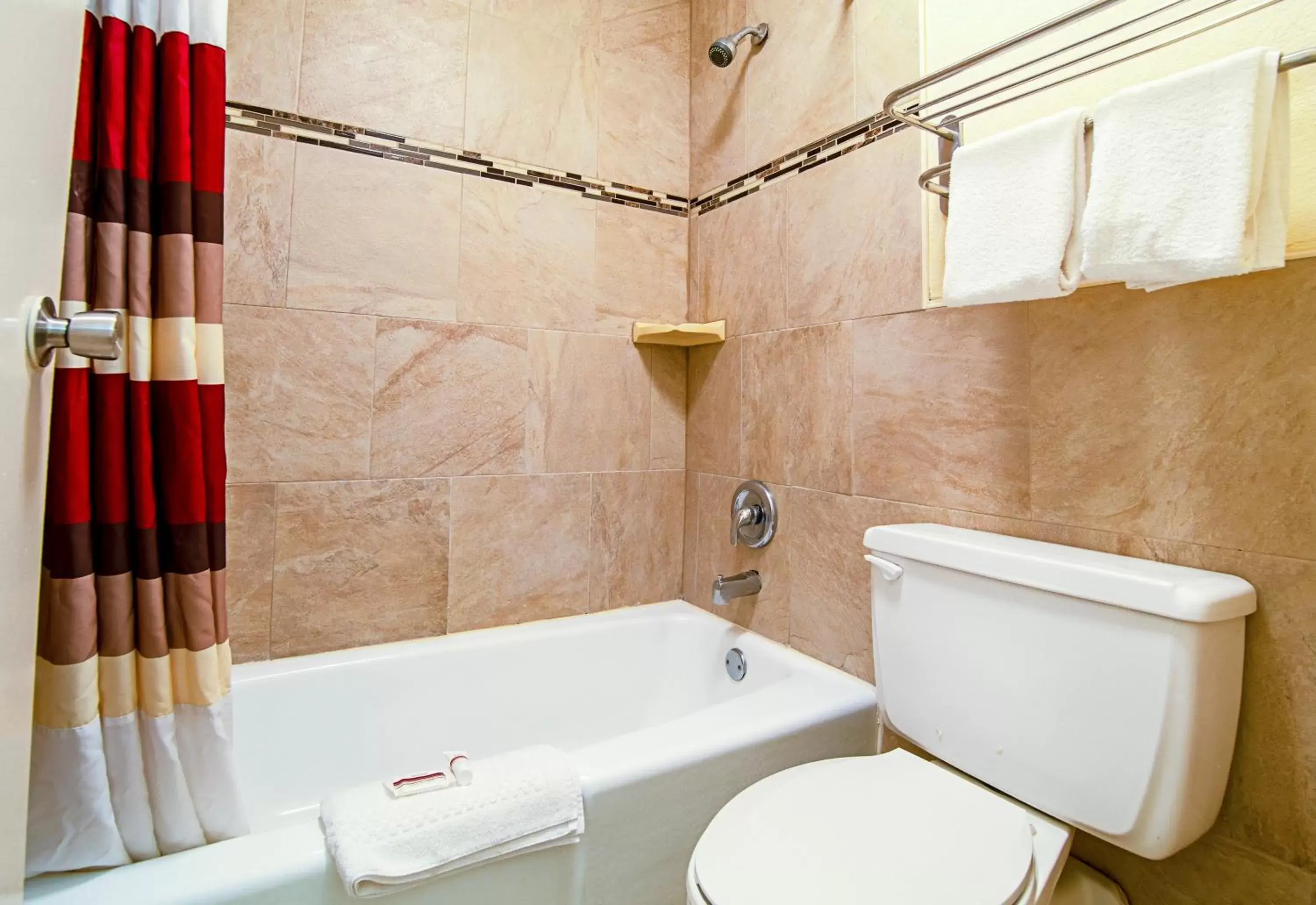 Bathroom in Red Roof Inn & Suites Greenwood, SC