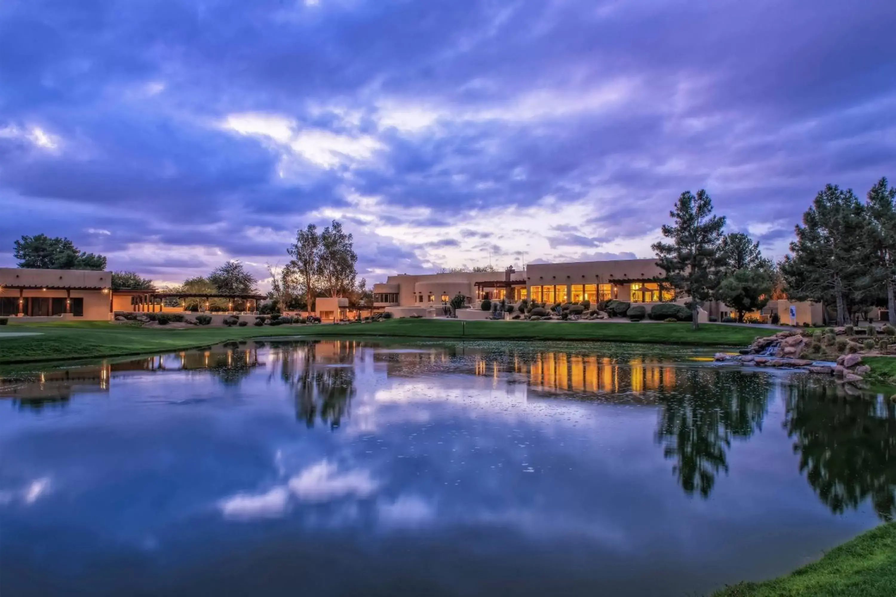 Golfcourse, Swimming Pool in JW Marriott Scottsdale Camelback Inn Resort & Spa