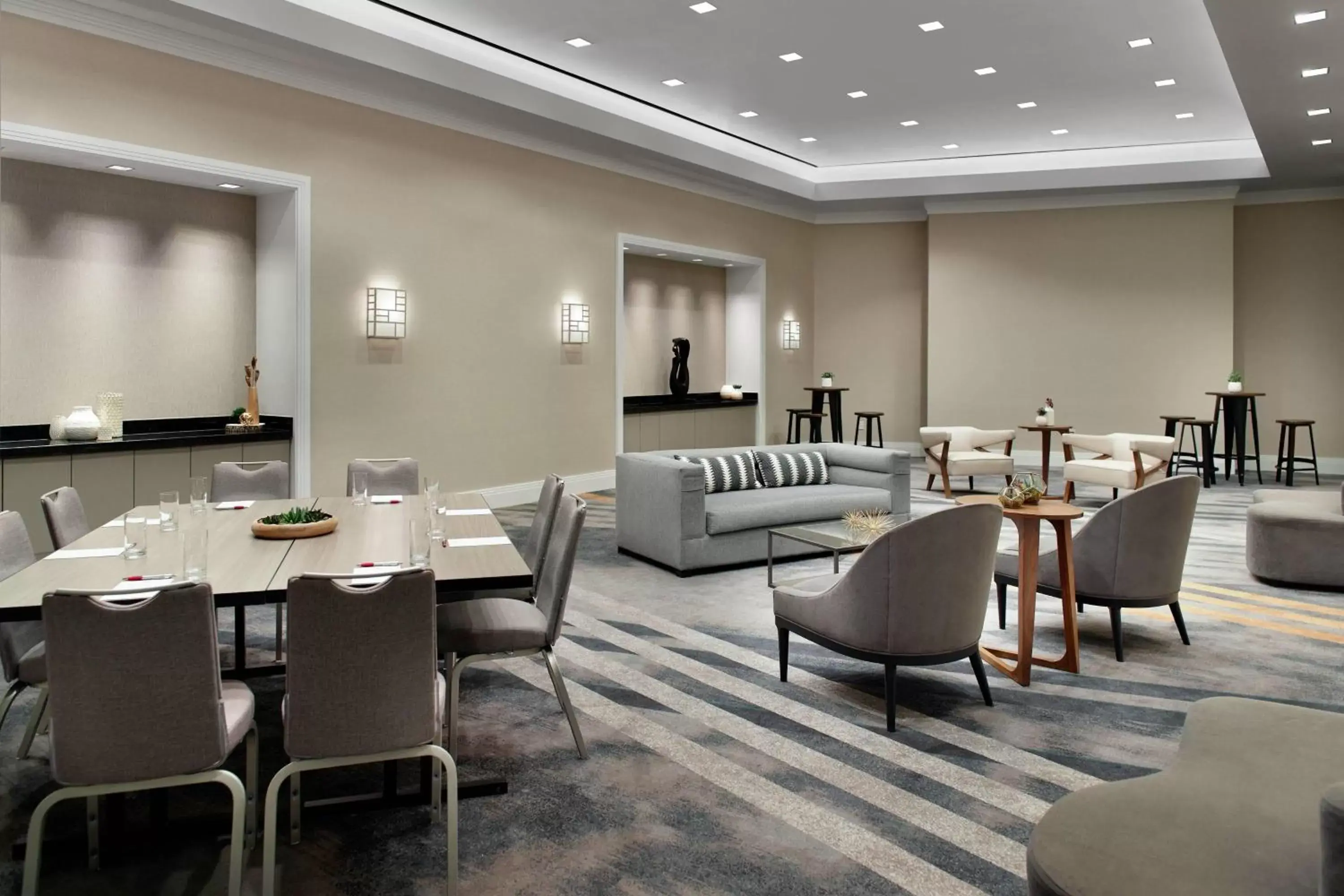 Meeting/conference room, Restaurant/Places to Eat in Atlanta Airport Marriott Gateway