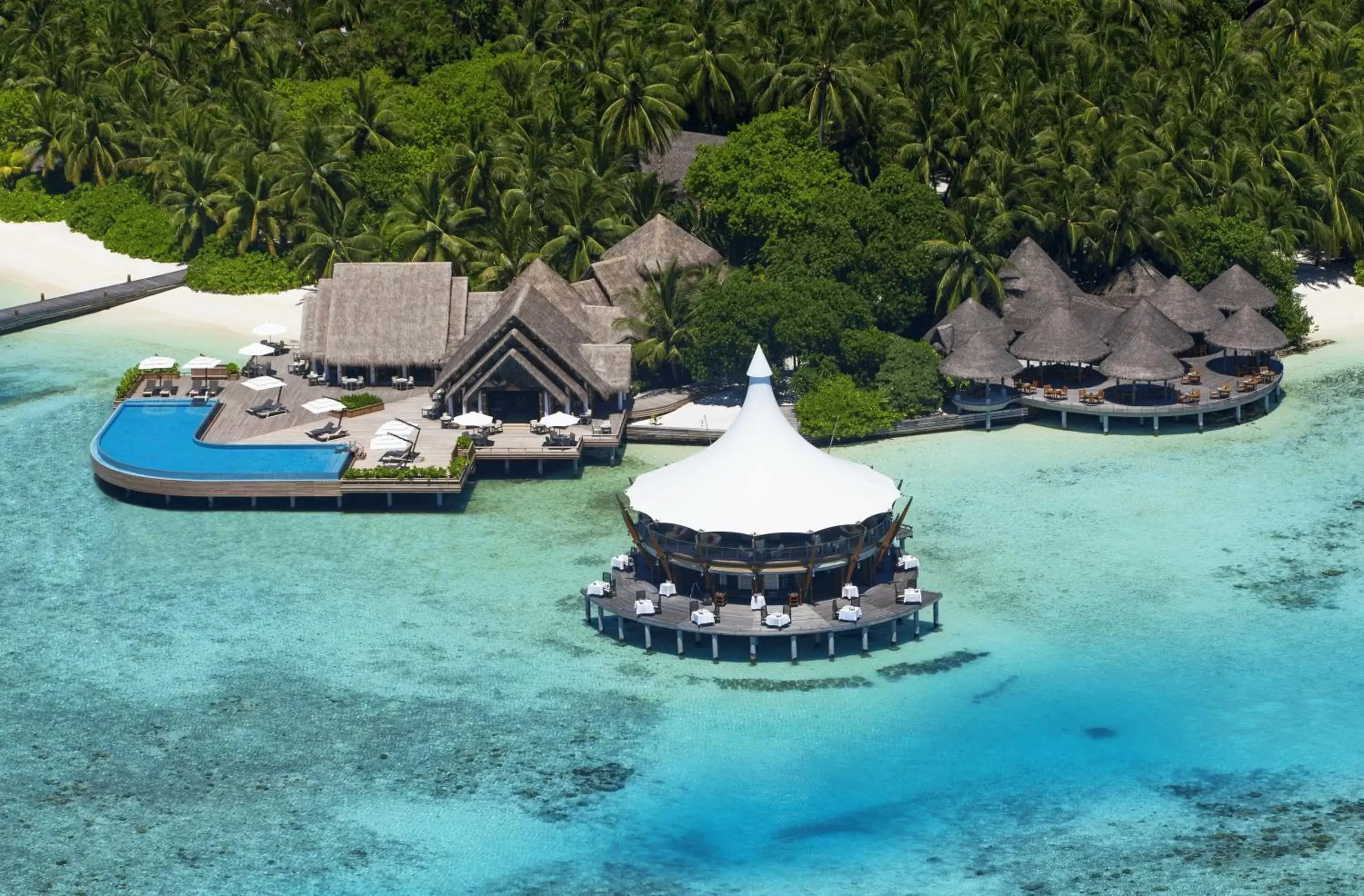 Restaurant/places to eat, Bird's-eye View in Baros Maldives