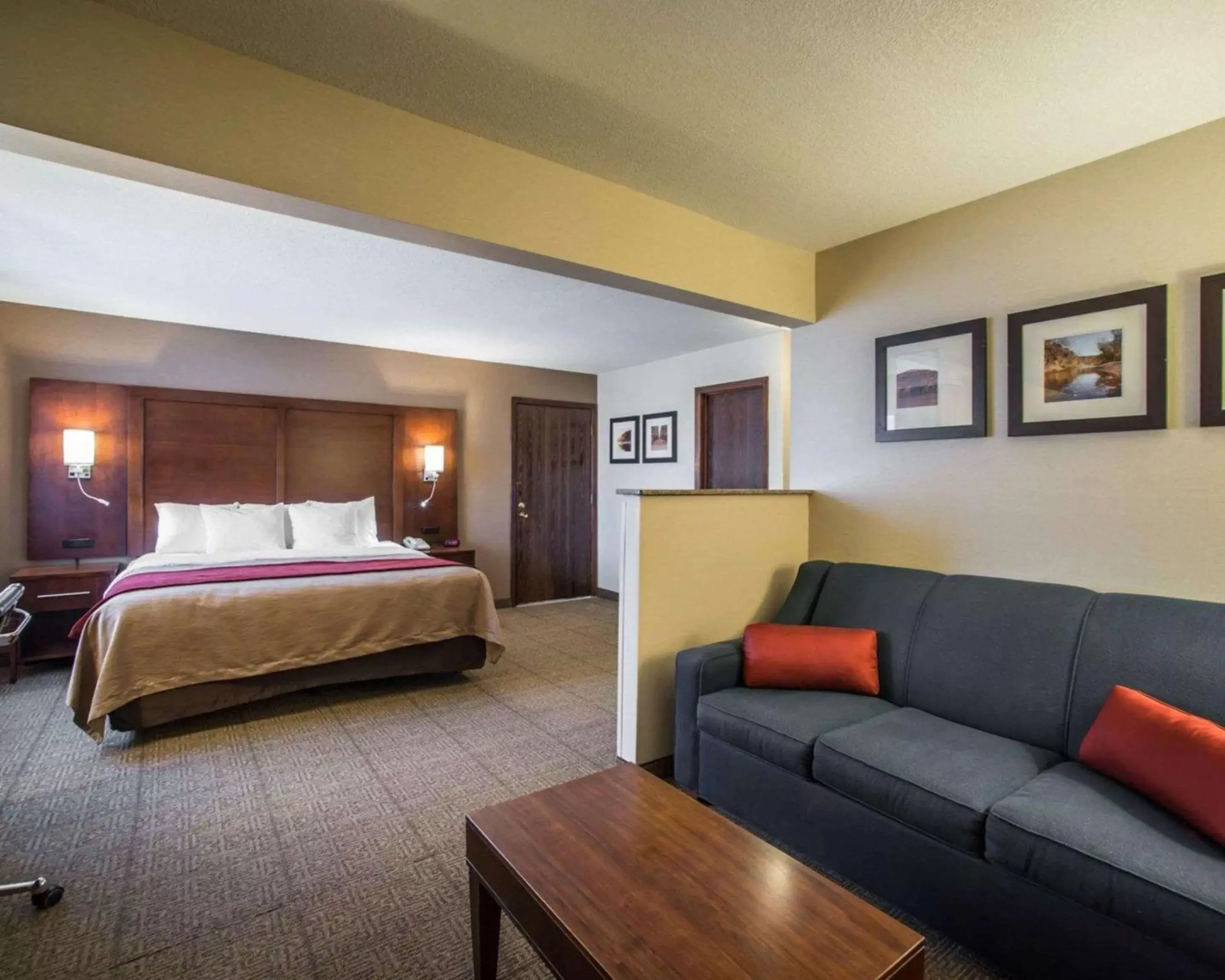 Photo of the whole room in Quality Inn Boonville - Columbia