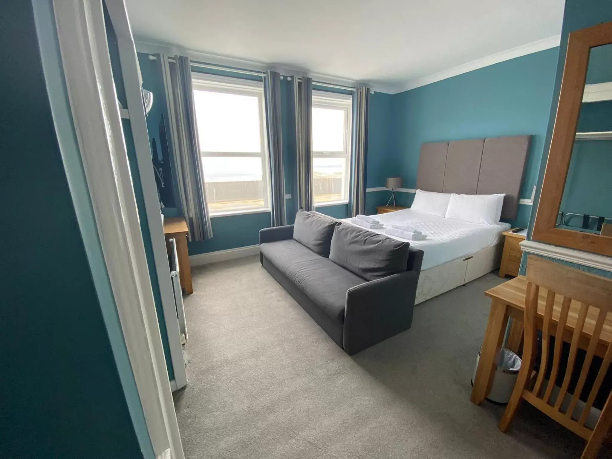Deluxe Double Room with Sea View in Pentire Hotel