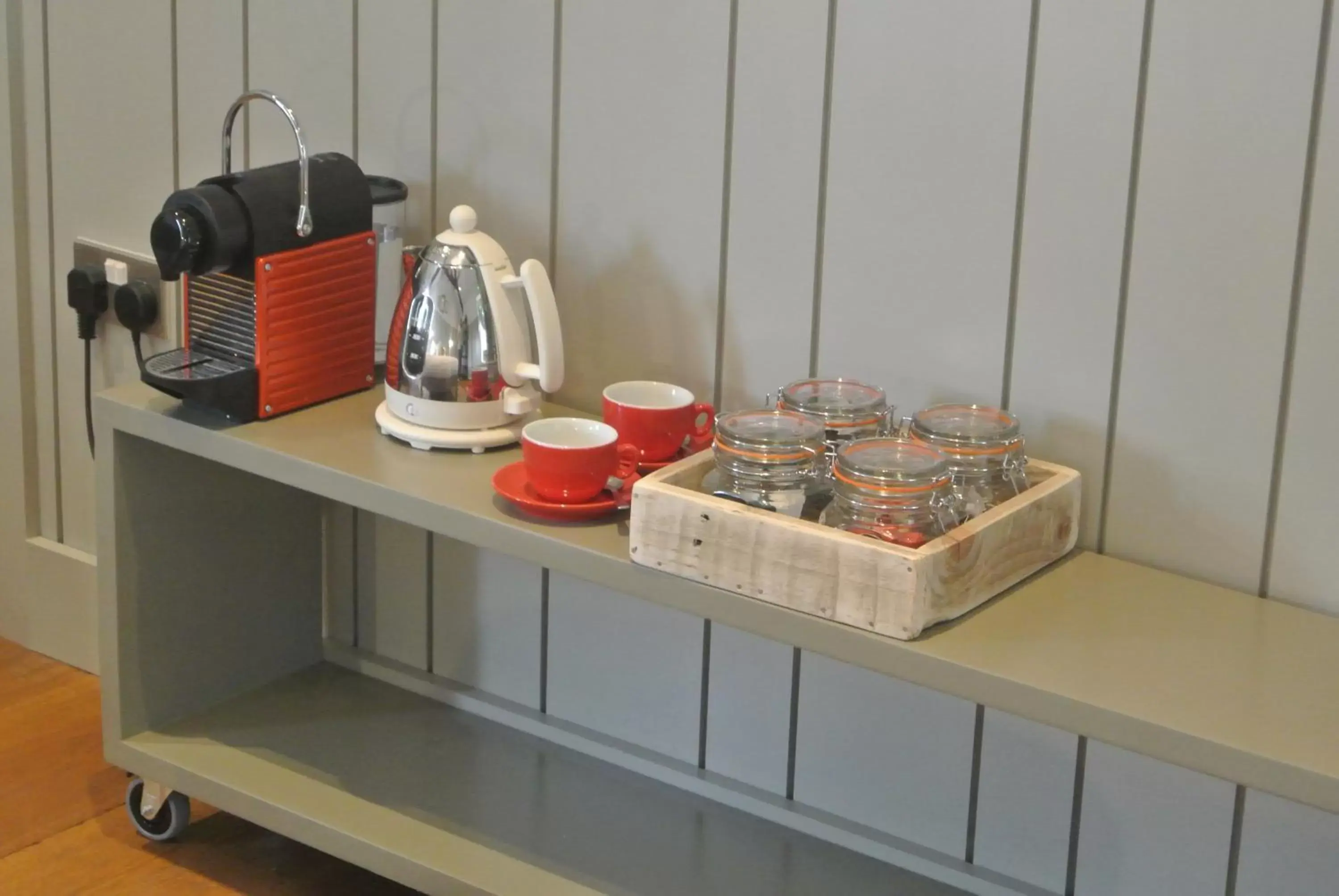 Coffee/tea facilities in The Crown Pub, Dining & Rooms