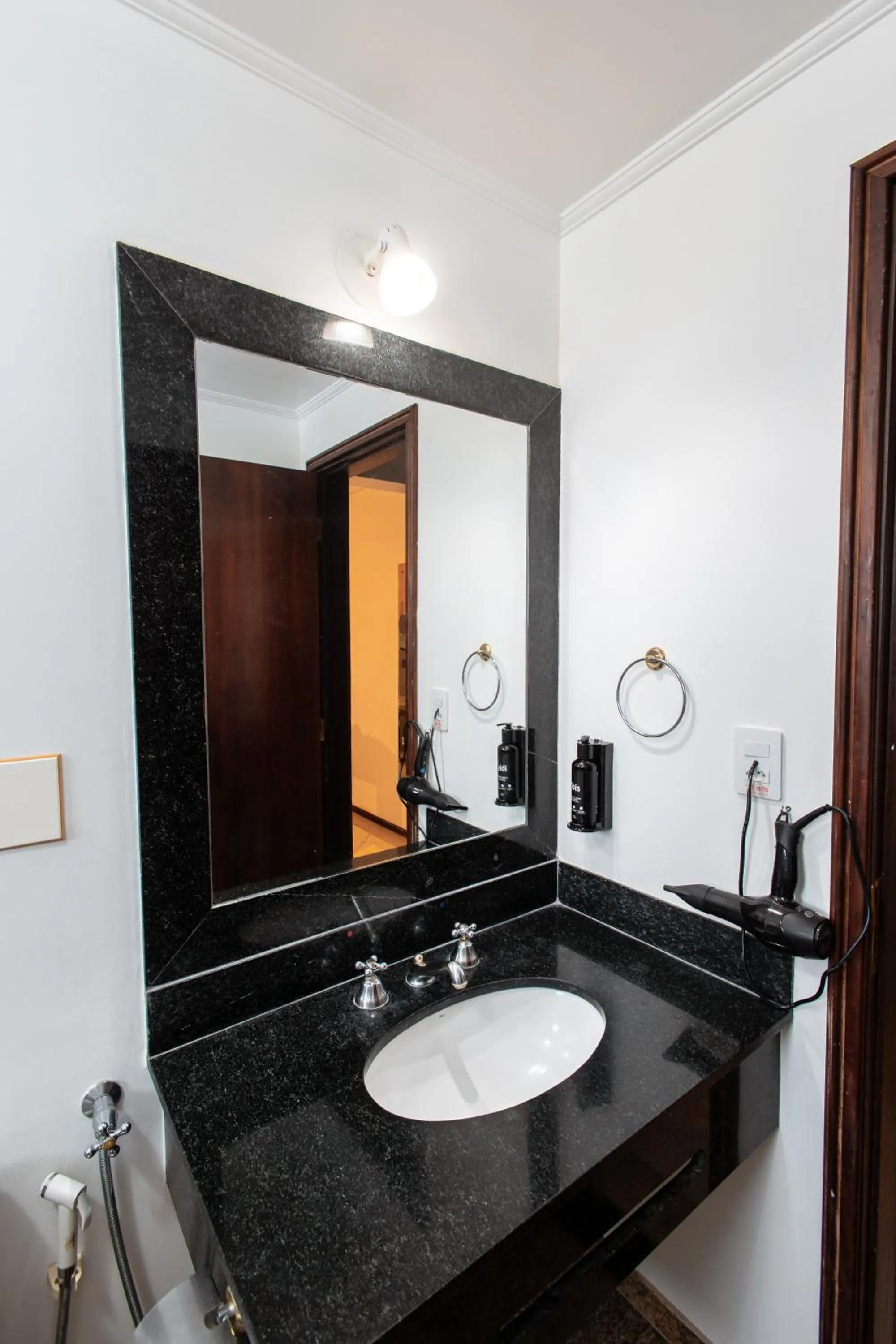 Bathroom in ibis Styles Presidente Prudente Portal D'Oeste