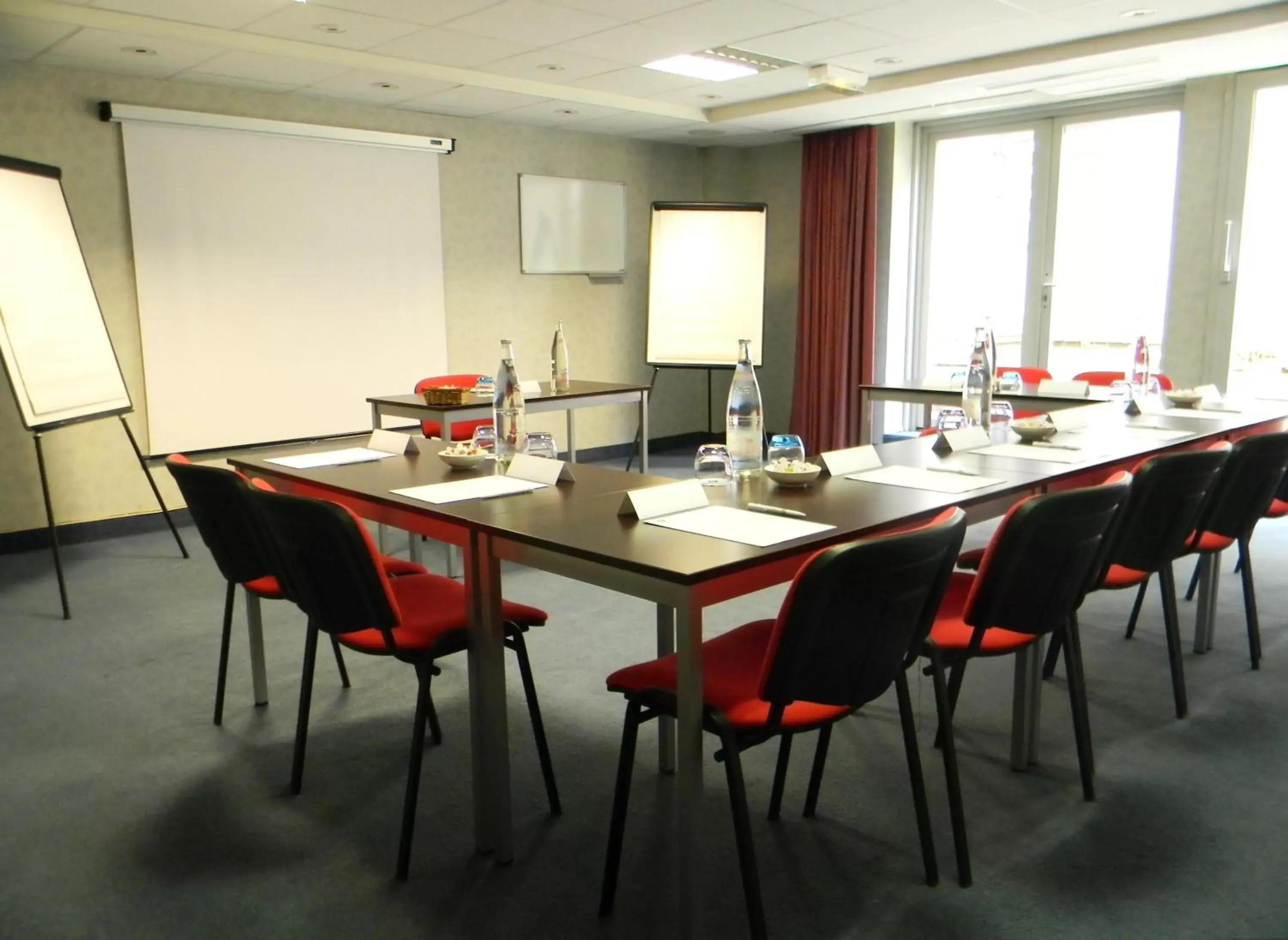 Meeting/conference room in Holiday Inn Paris Montmartre, an IHG Hotel