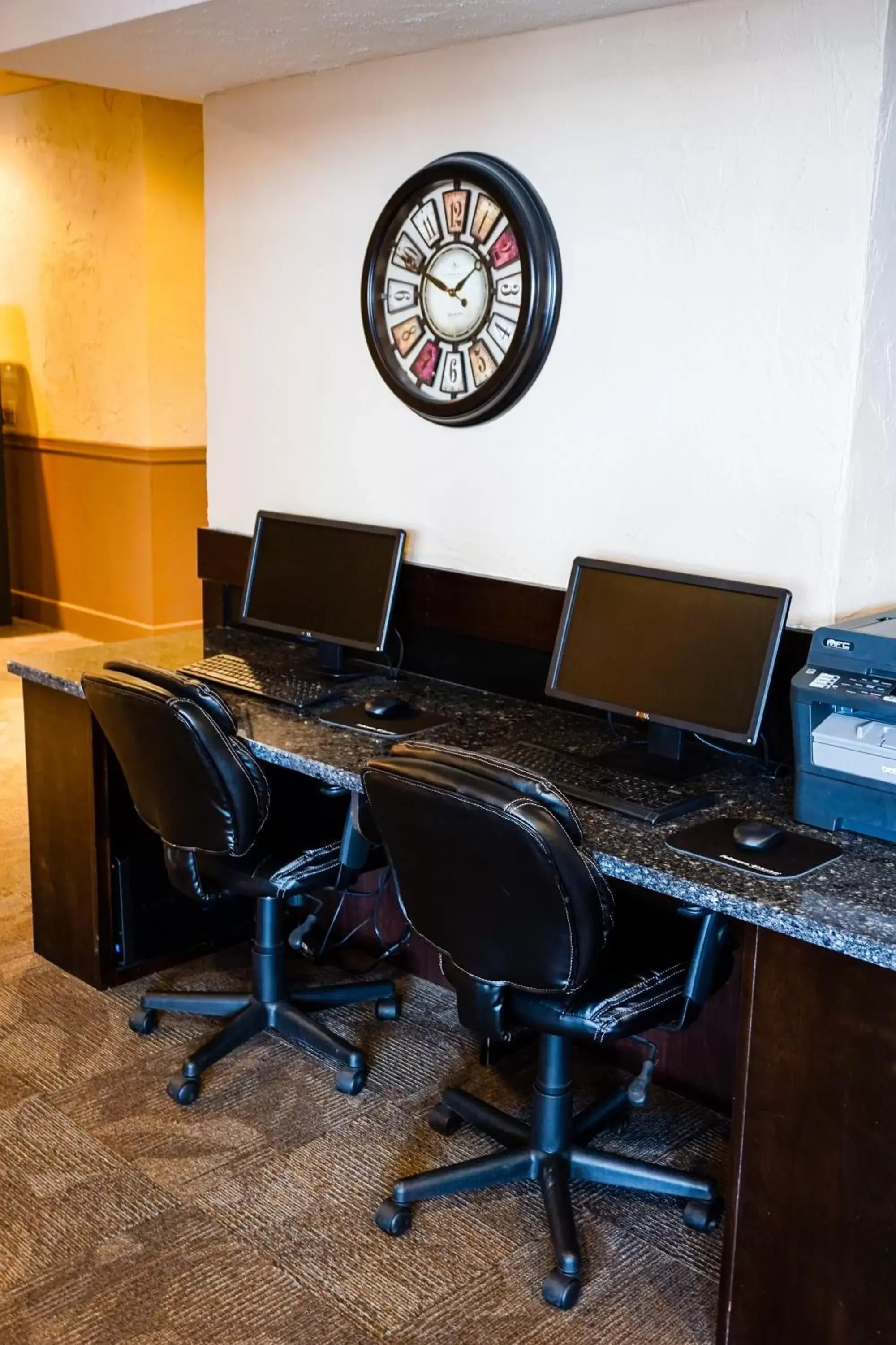 Business facilities, Business Area/Conference Room in Boarders Inn & Suites by Cobblestone Hotels - Grand Island