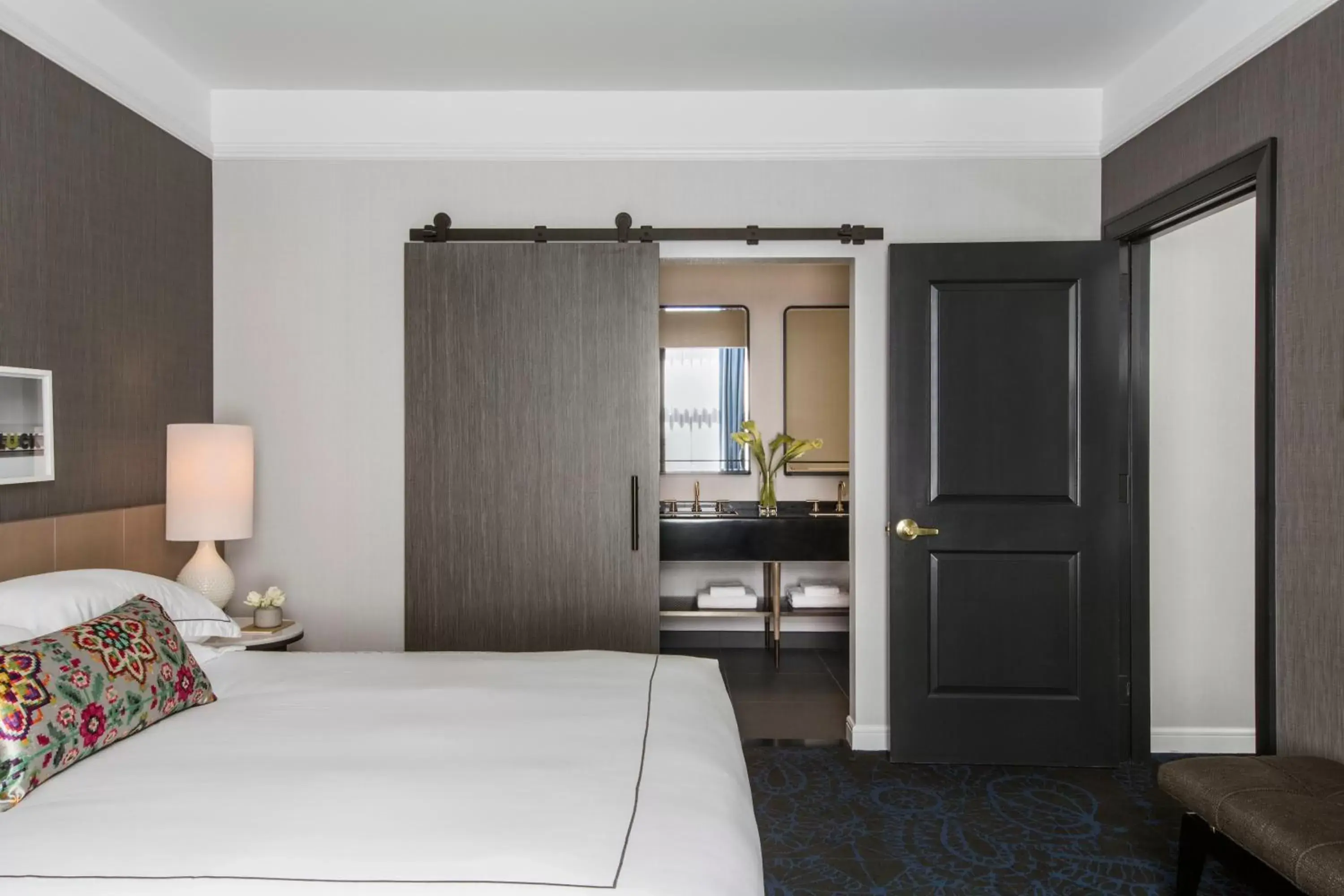 Photo of the whole room, Bed in Kimpton Gray Hotel Chicago, an IHG Hotel