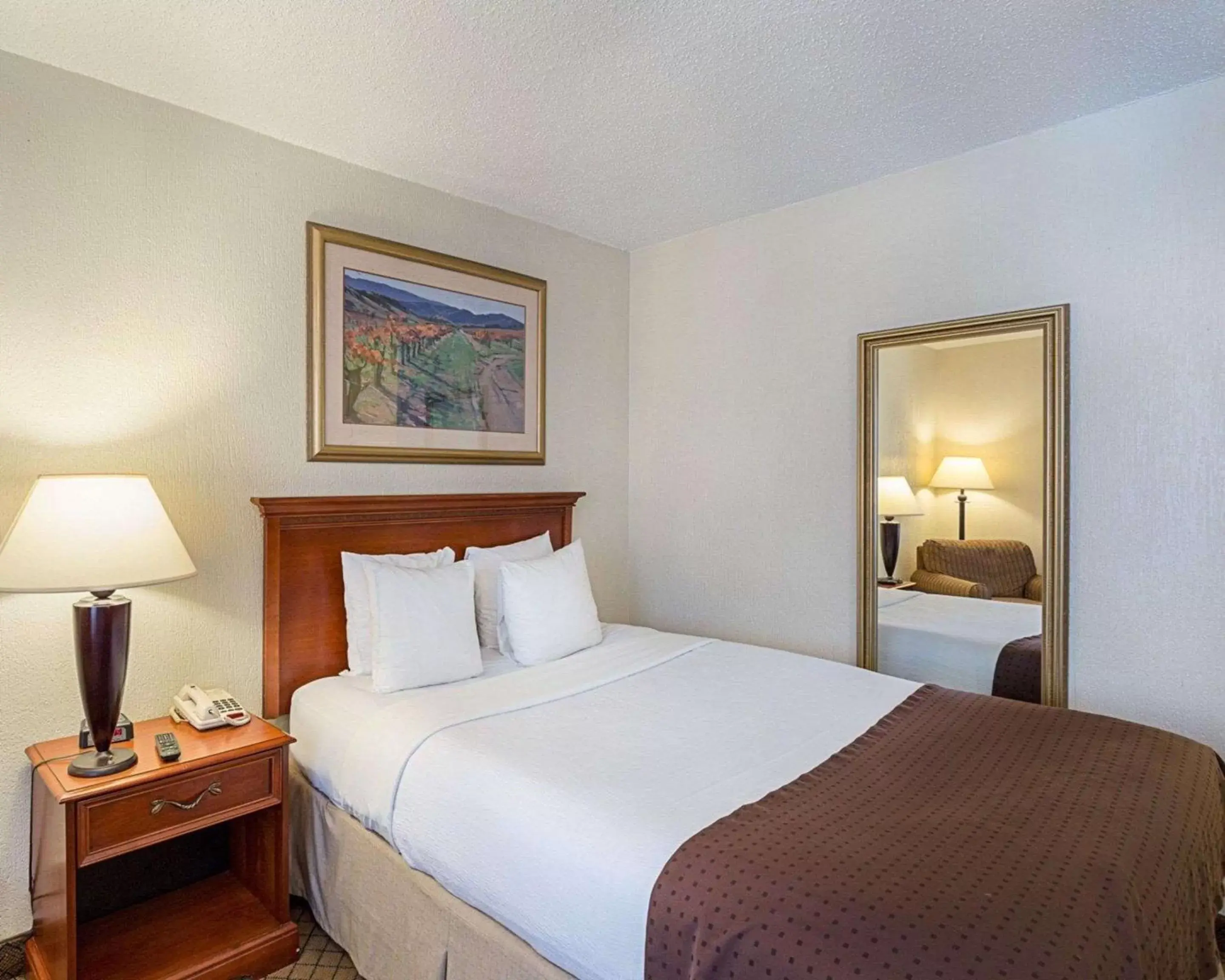 Photo of the whole room, Bed in GreenTree Hotel & Extended Stay I-10 FWY Houston, Channelview, Baytown