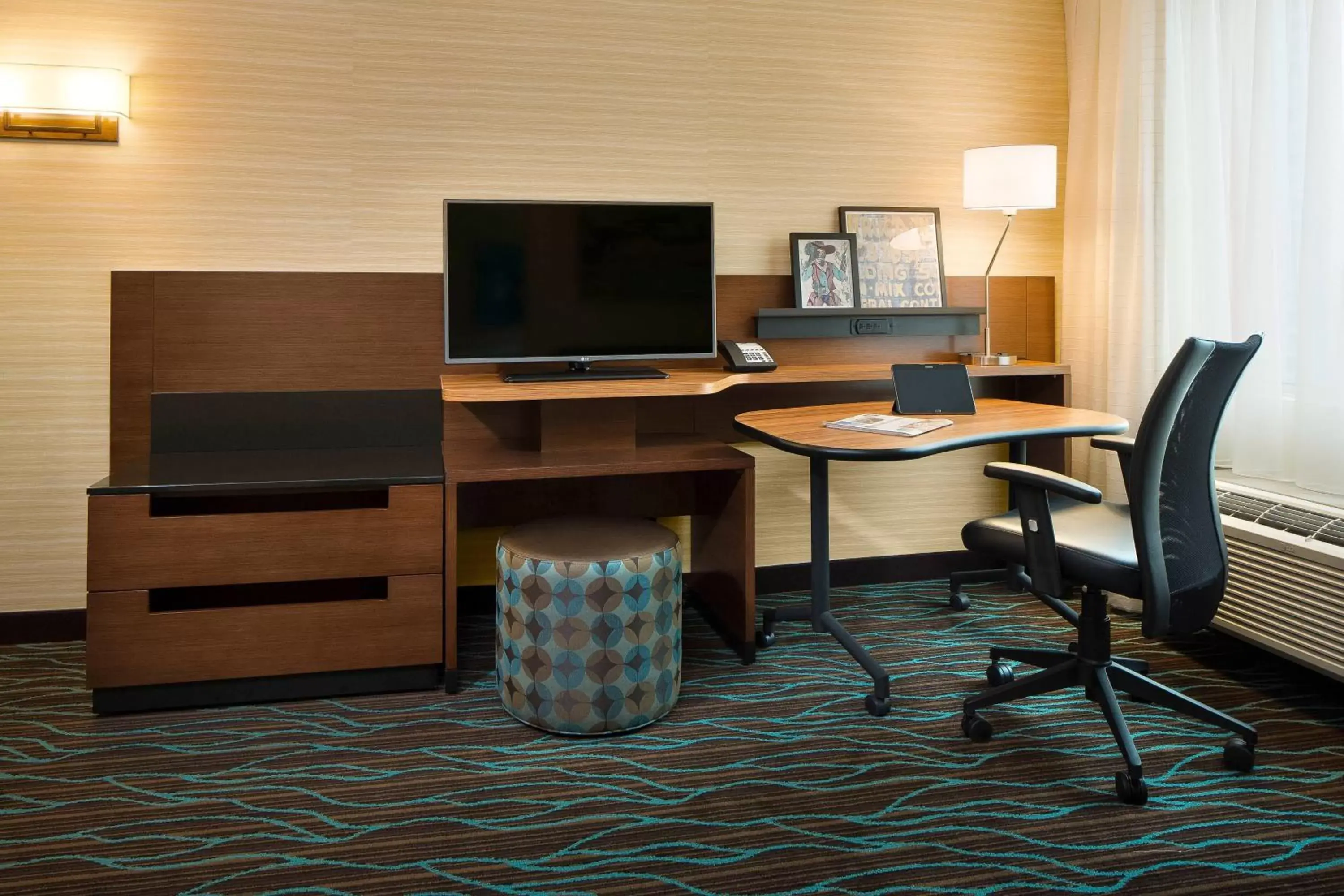 Photo of the whole room, TV/Entertainment Center in Fairfield Inn & Suites by Marriott Calgary Downtown